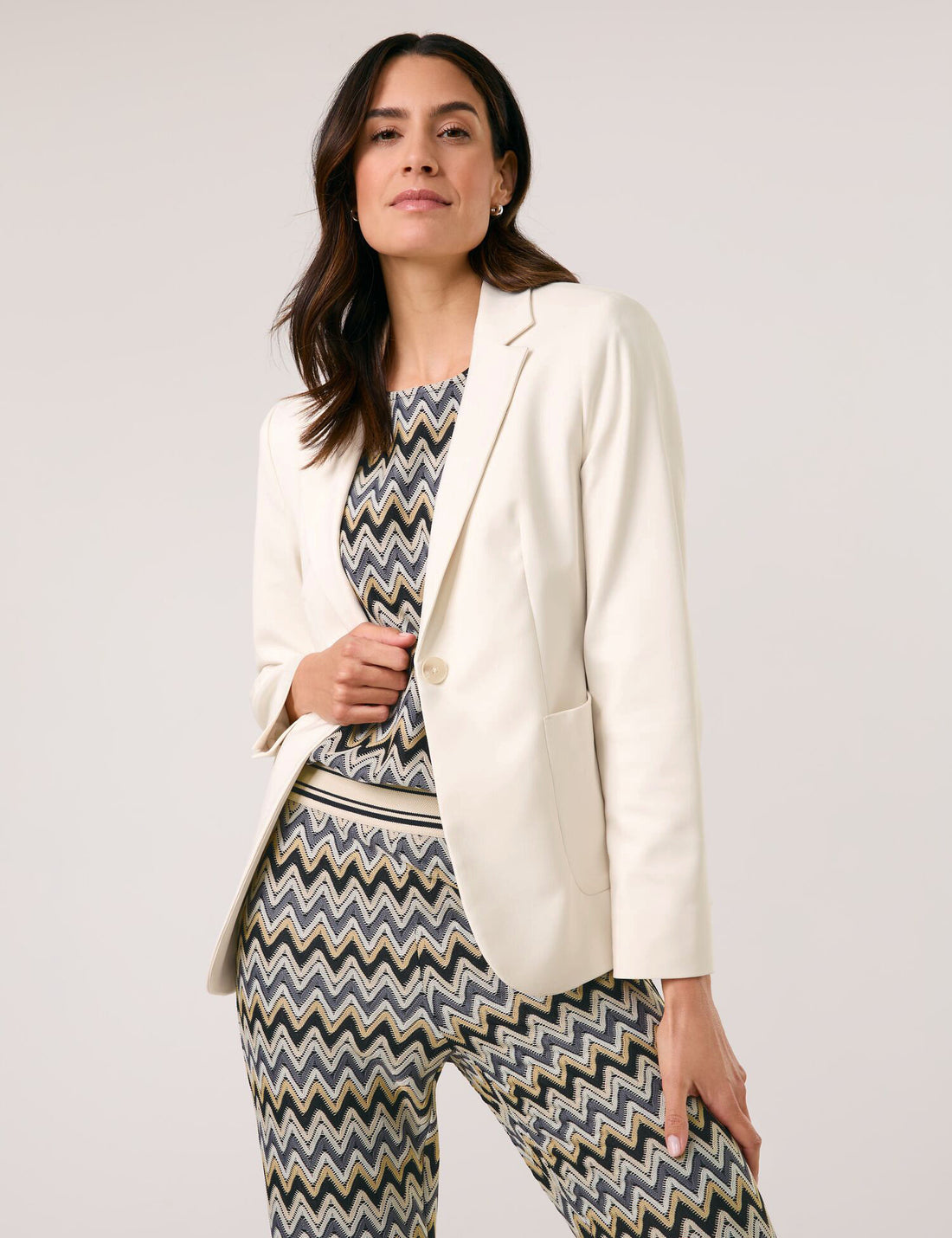 Gerry Weber_Elegant Blazer with Stretch For Comfort_530033-31335_90118_01