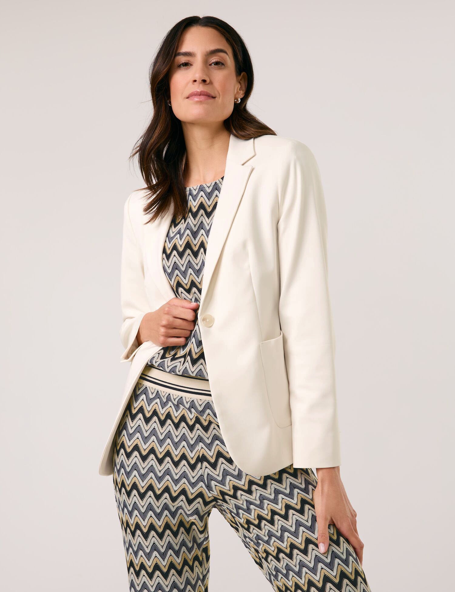 Gerry Weber_Elegant Blazer with Stretch For Comfort_530033-31335_90118_01