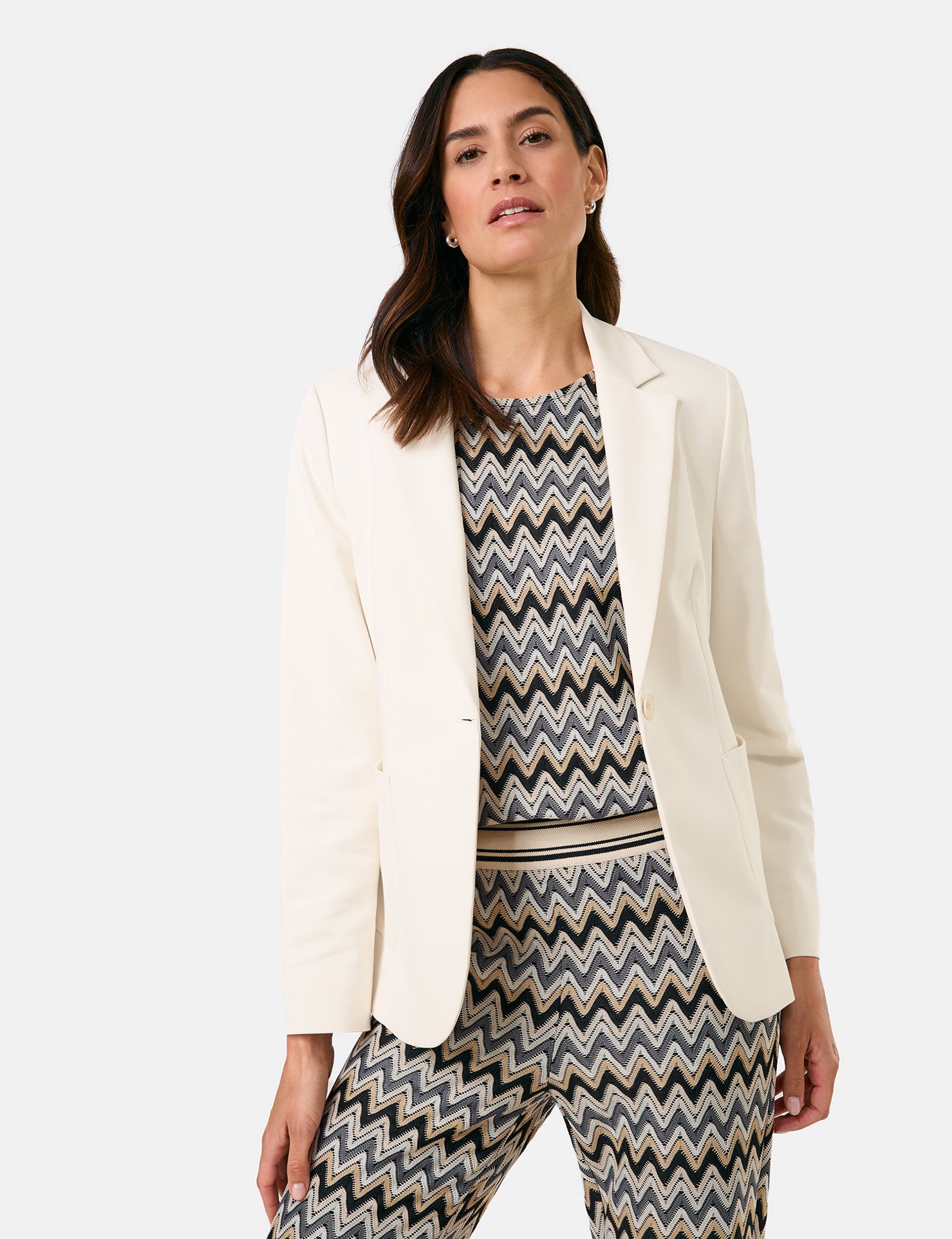 Gerry Weber_Elegant Blazer with Stretch For Comfort_530033-31335_90118_02