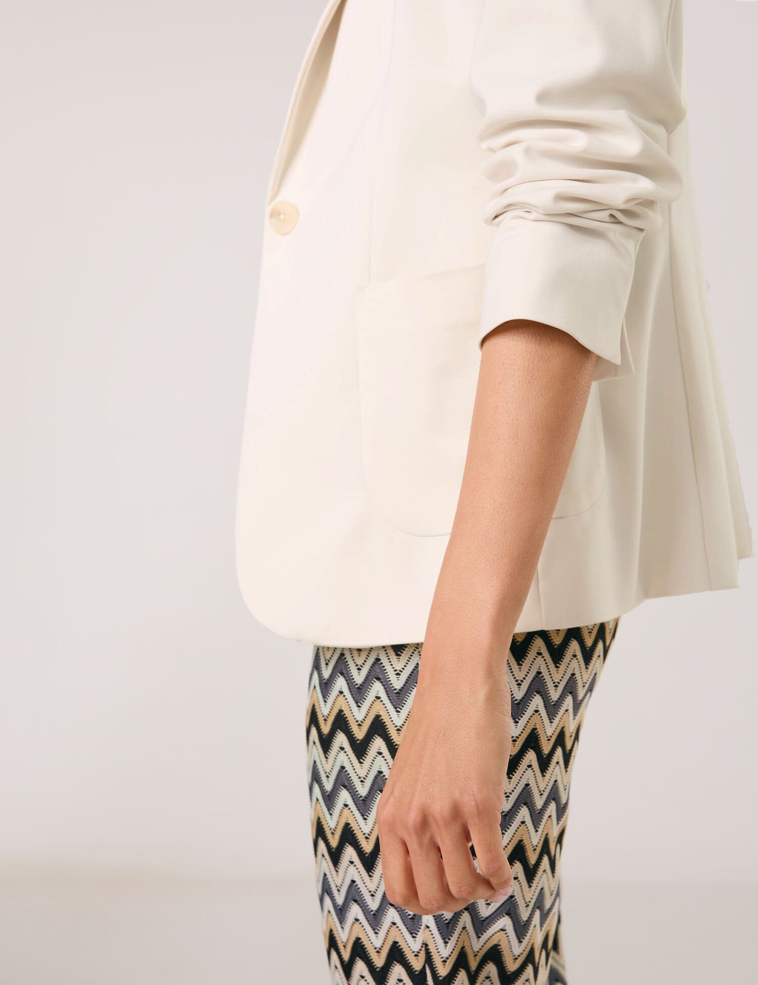 Gerry Weber_Elegant Blazer with Stretch For Comfort_530033-31335_90118_07