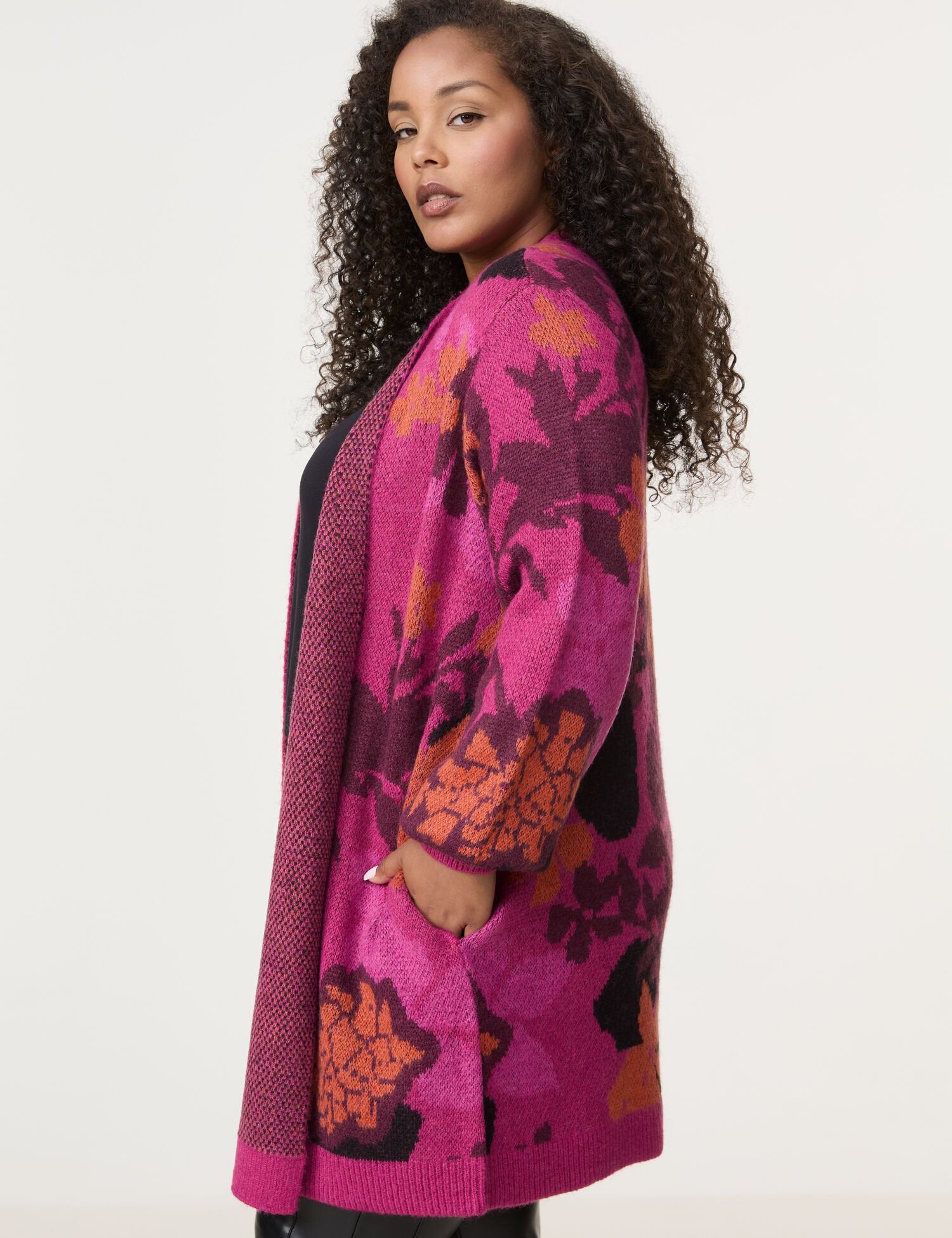 Long Cardigan With A Jacquard Pattern_05