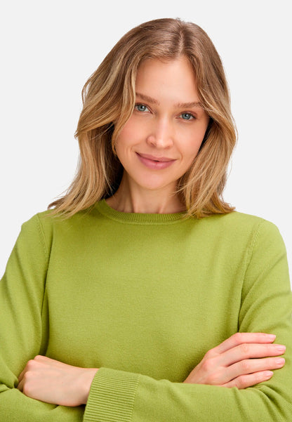 Betty Barclay_Fresh Moss_Basic Knit Sweater with a Round Neck_5342-2907_5436_06
