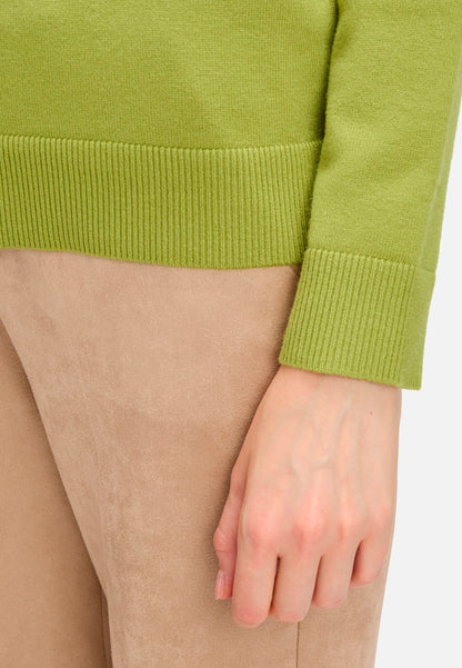 Betty Barclay_Fresh Moss_Basic Knit Sweater with a Round Neck_5342-2907_5436_07