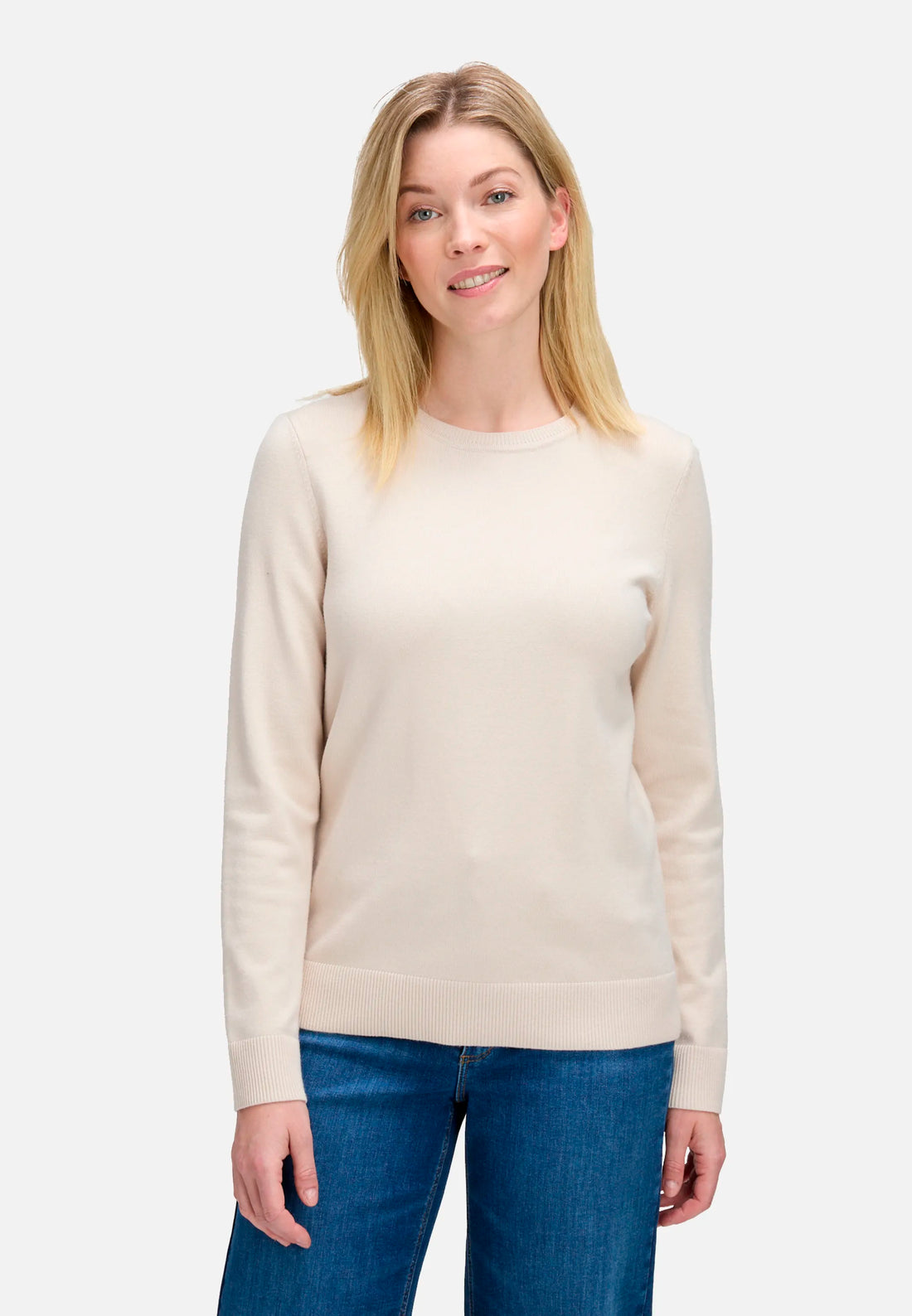 Betty Barclay_Pastel Sand_Basic Knit Sweater with a Round Neck_5342-2907_9104_01