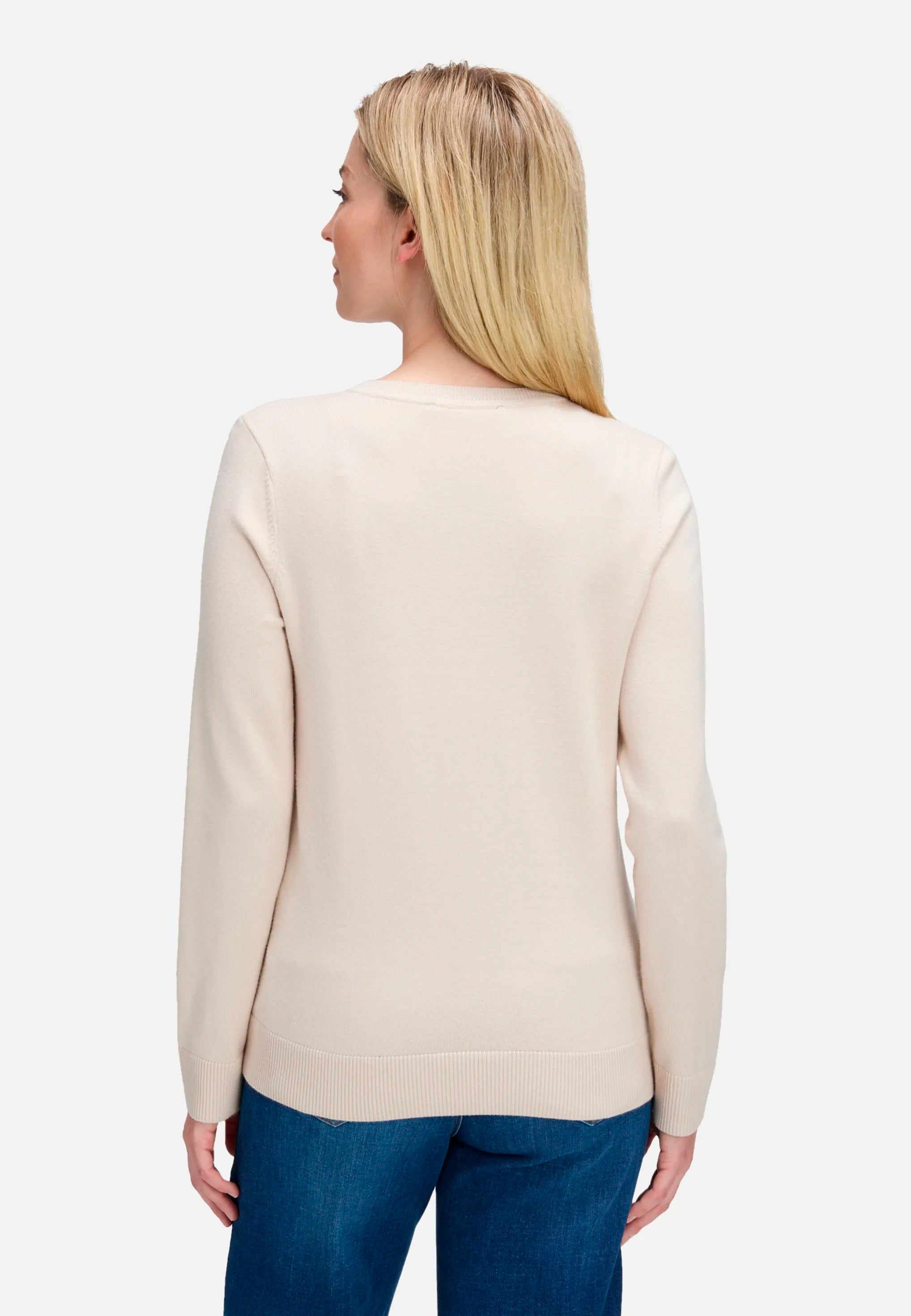 Betty Barclay_Pastel Sand_Basic Knit Sweater with a Round Neck_5342-2907_9104_03