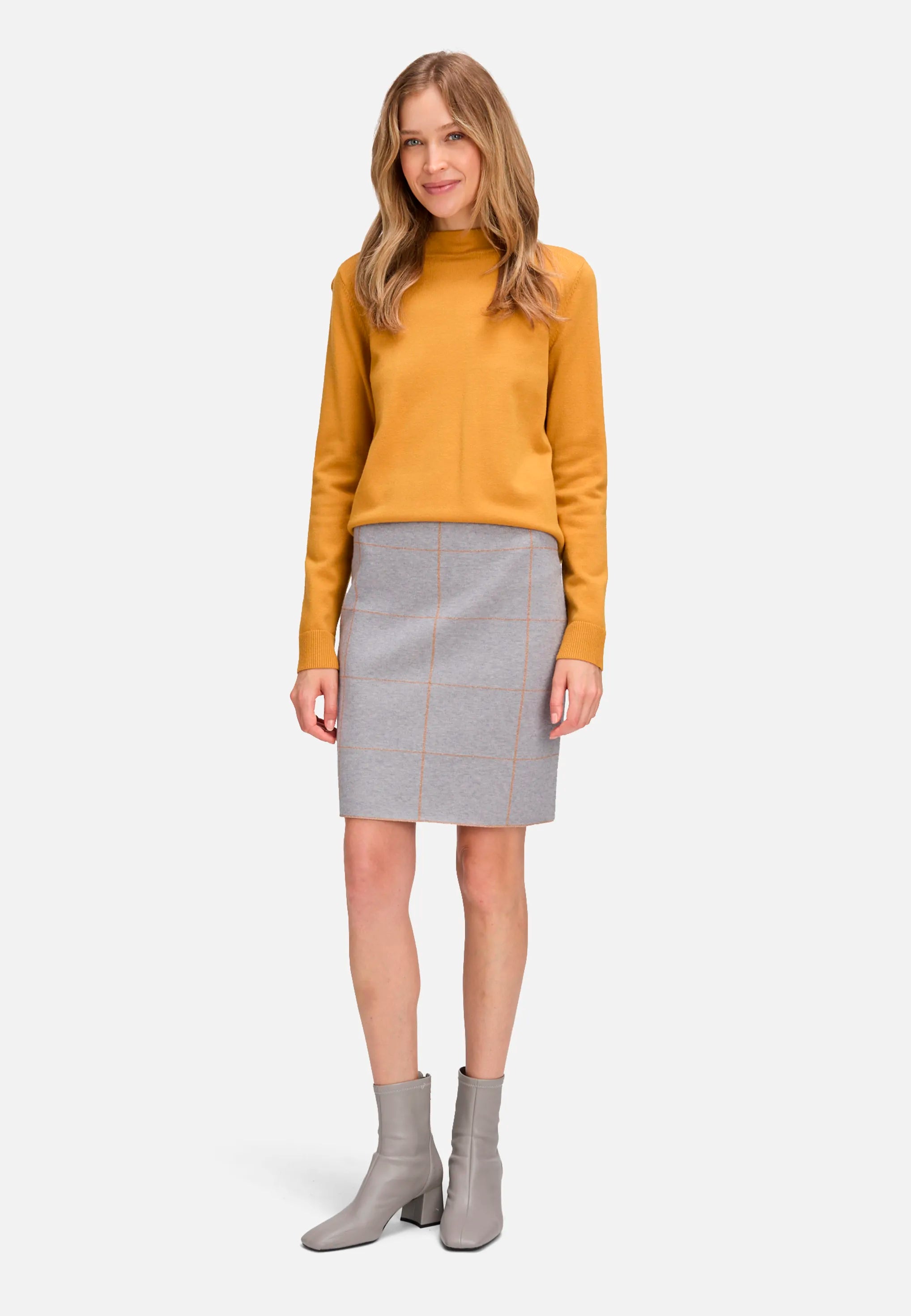 Betty Barclay_Autumn Gold_Basic Knit Sweater with Stand-Up Collar_5343-2907_7256_02