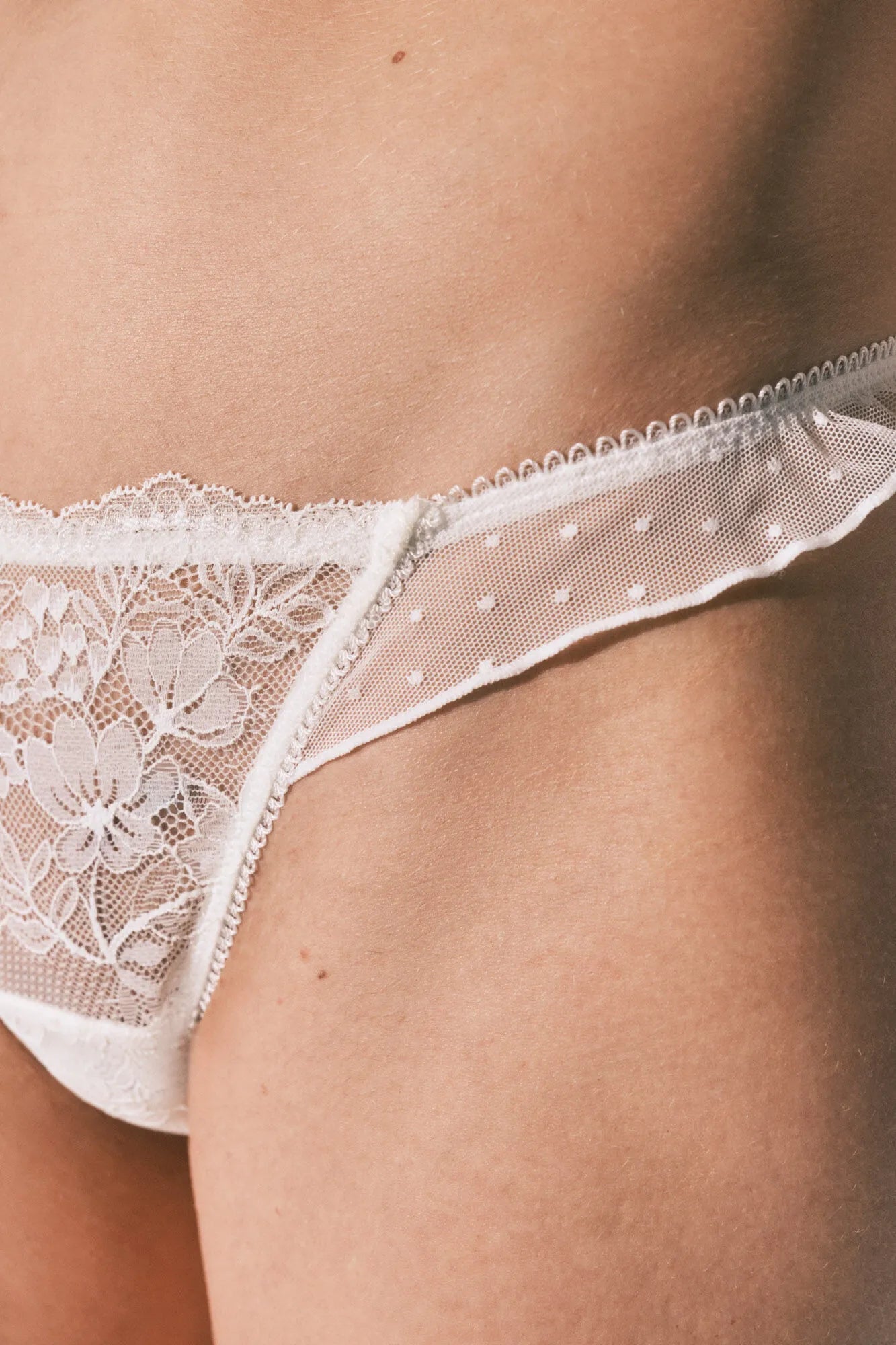 Women Secret_Ivory_Classic Lace Brief in White_5353898_96_05