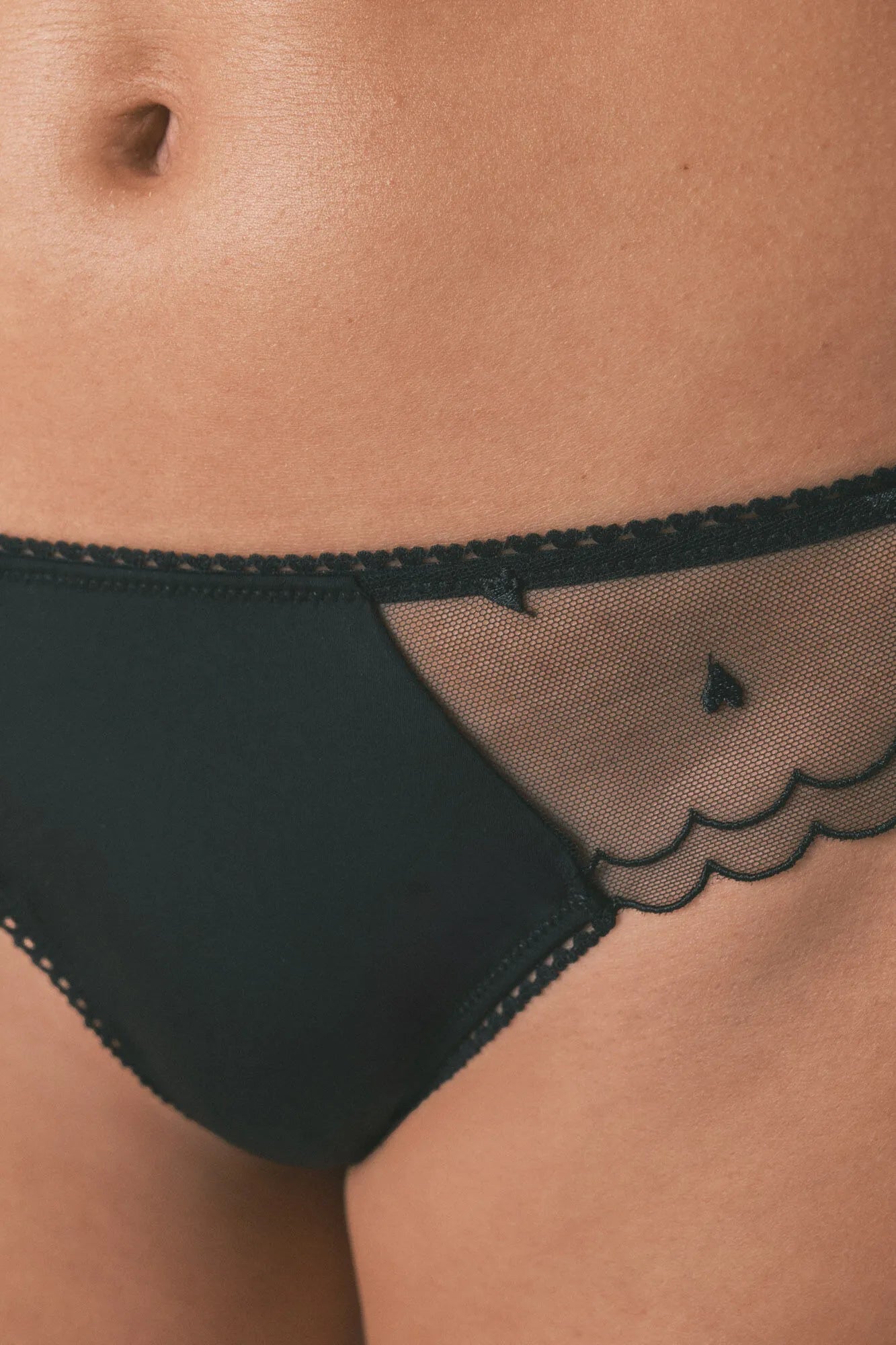 Women Secret_Black_Black Tulle Wide Embroidered Thong_5353924_01_04