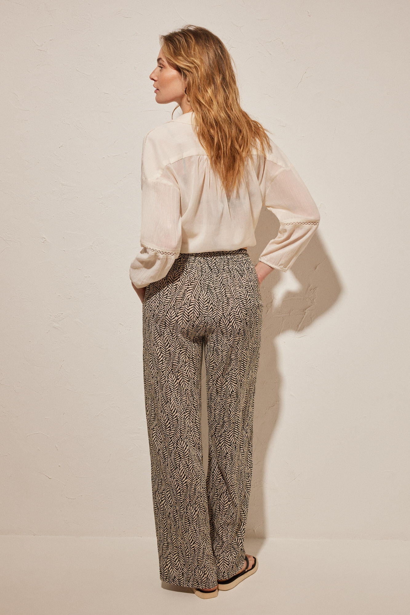 Printed Loose Fit Trousers_5547394_01_06