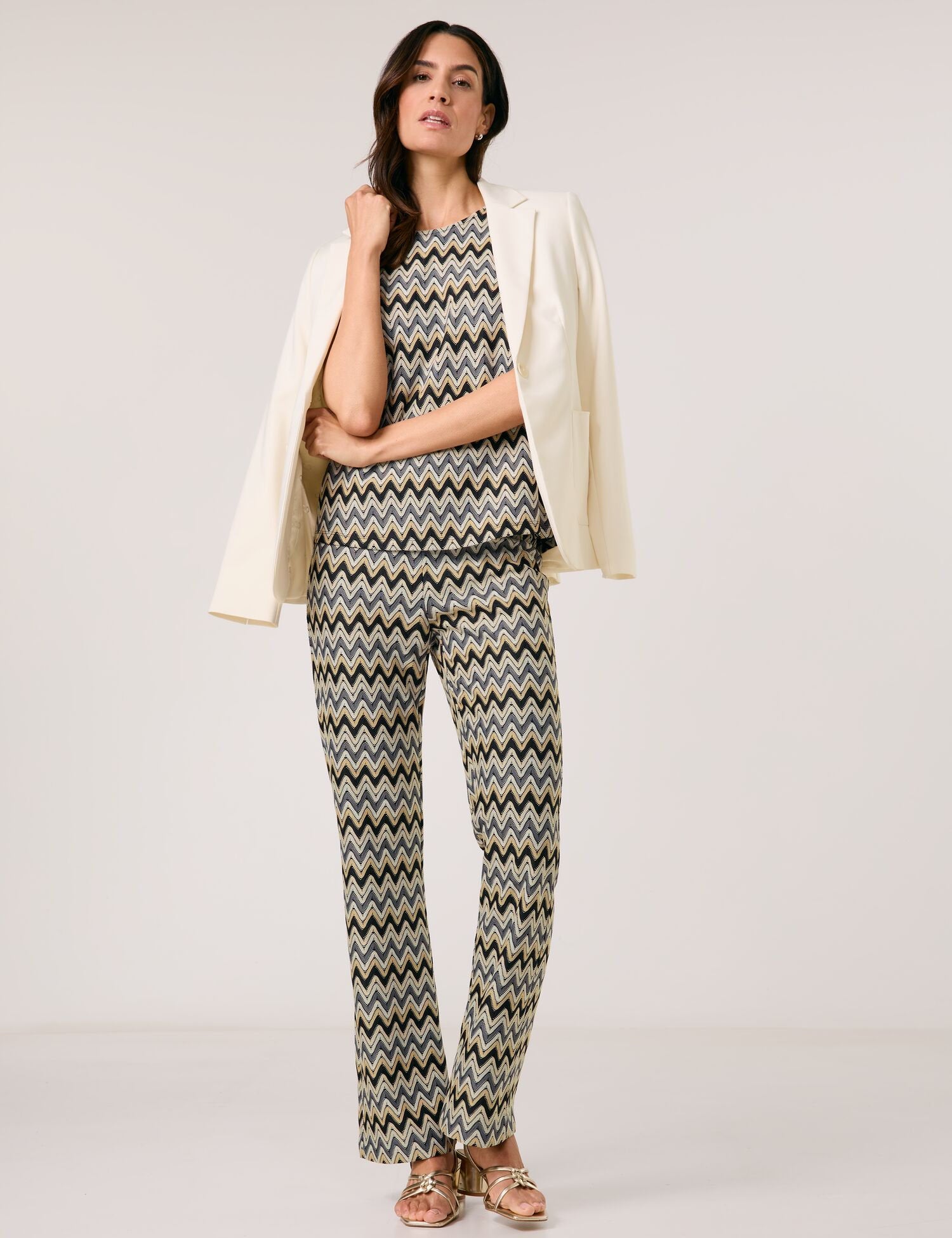 Gerry Weber_Sleeveless Blouse in a Crochet Look_560090-31244_9112_02