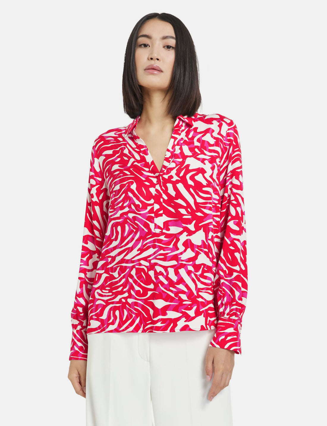 Blouse With An All-Over Print_560329-11101_6522_01