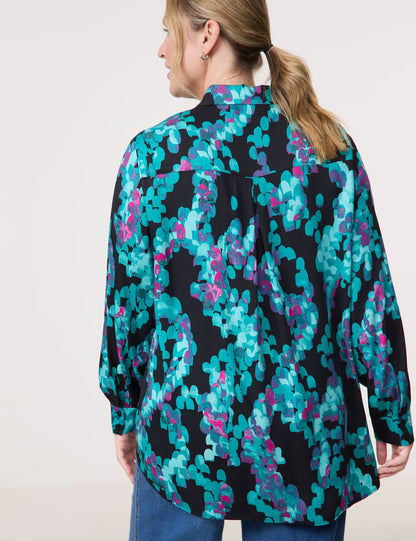 Long Shirt Blouse With An All-Over Print_560512-21118_1102_06