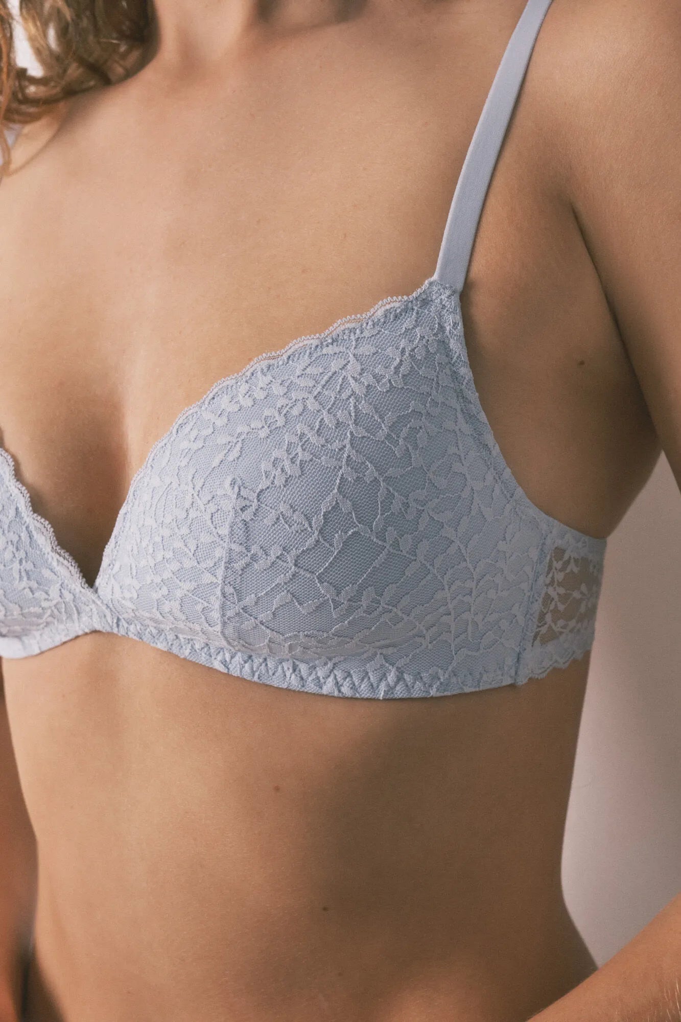 Women Secret_Light Blue_Charming Padding Bra with Blue Lace_5662020_17_02