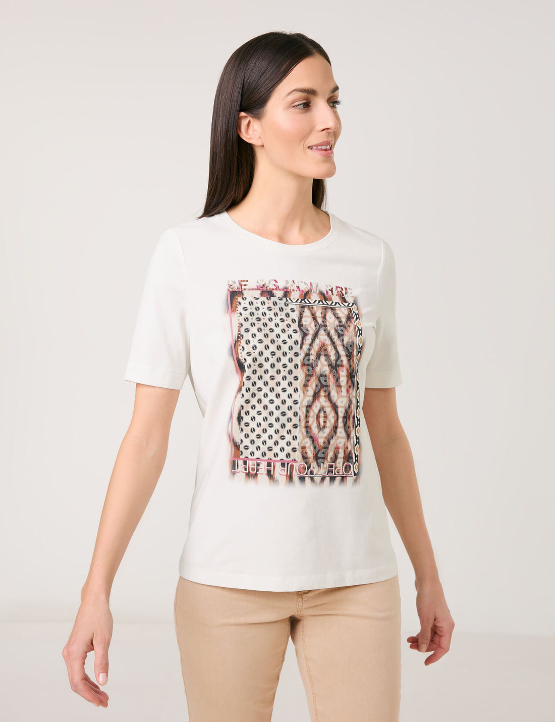 Gerry Weber_Top with Mid-Length Sleeves And a Patchwork Front Print_570237-35010_9042_01