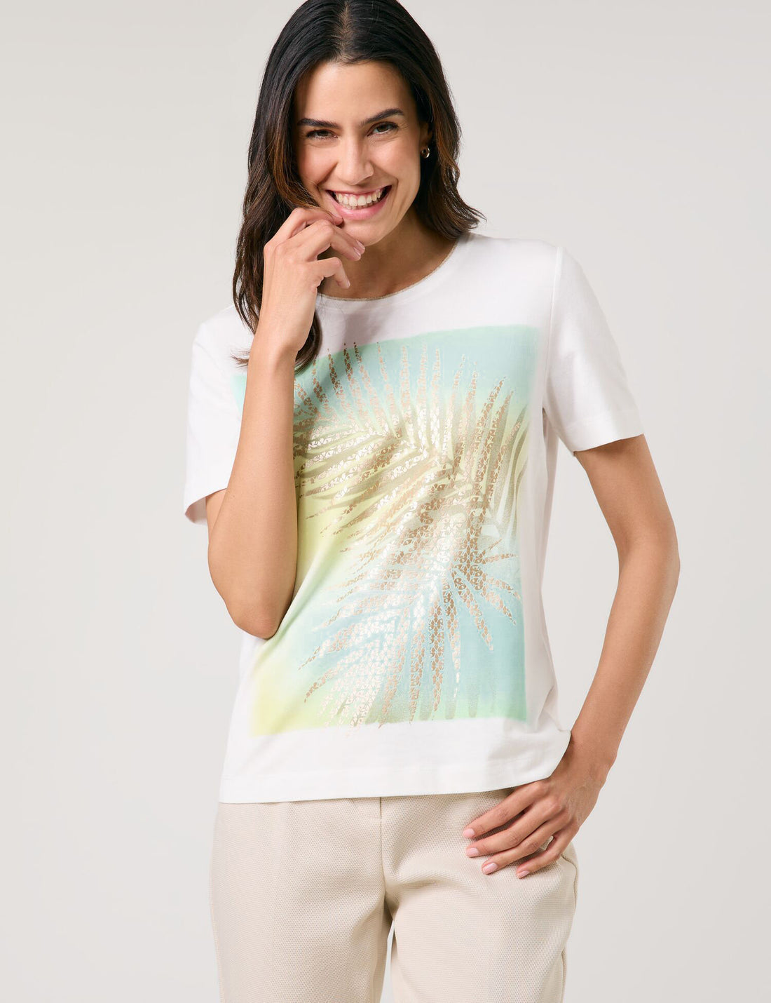 Gerry Weber_T-Shirt with a Shimmering Front Print_570255-35003_9047_01