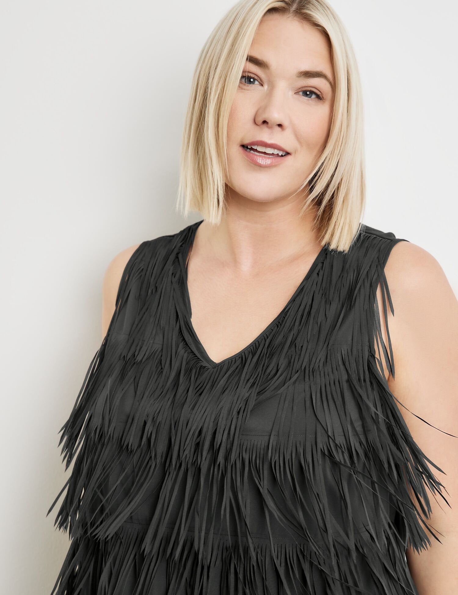 Top With Fringed Details_571507-26406_1100_04