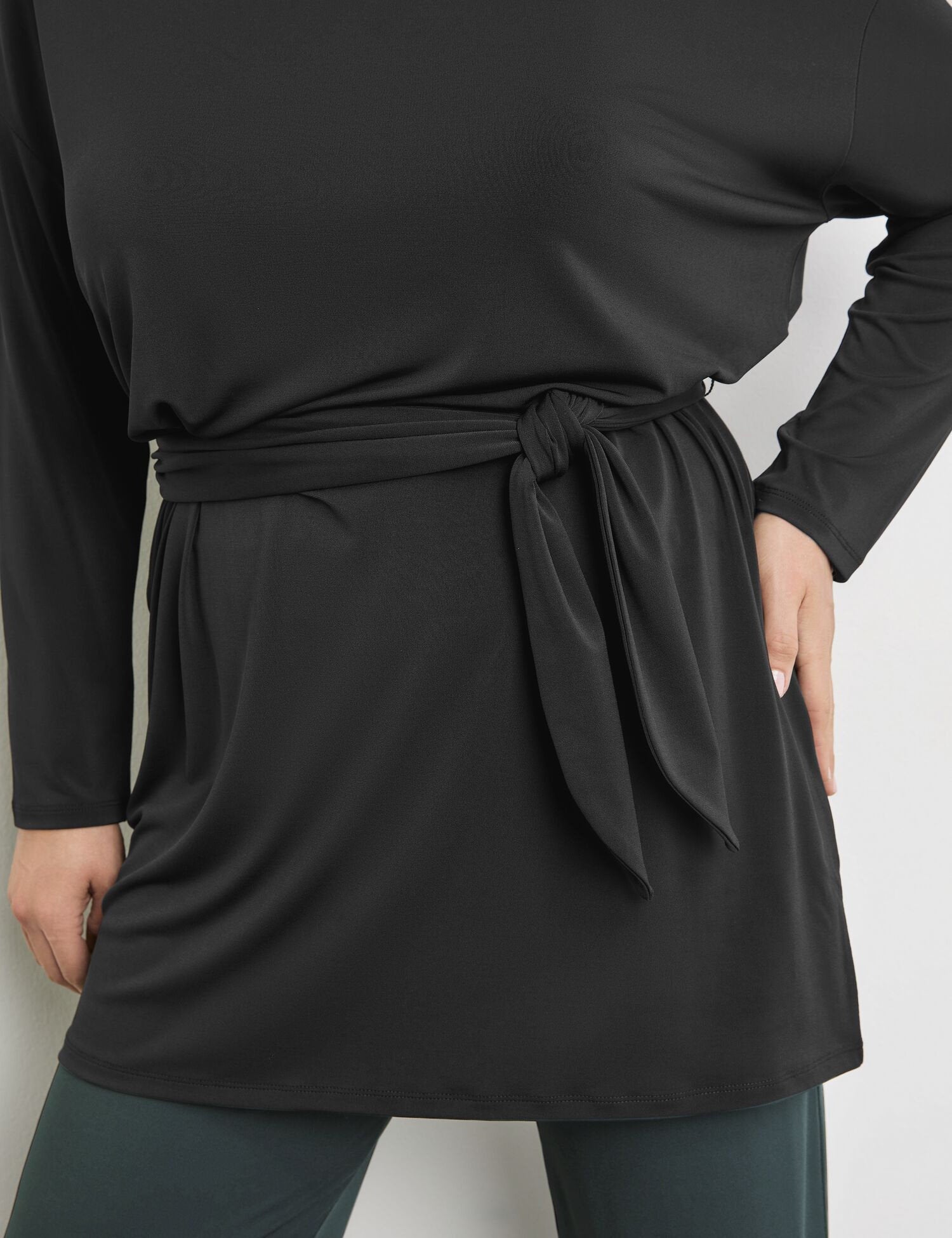 Elegant Long Top With A Tie-Around Belt_571548-26448_1100_04