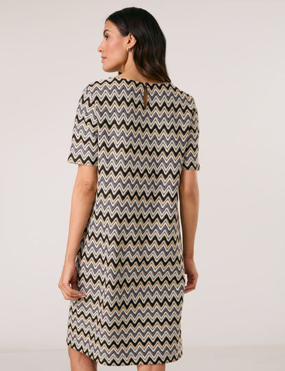 Gerry Weber_Crochet-Look Sheath Dress_580067-31244_9112_03