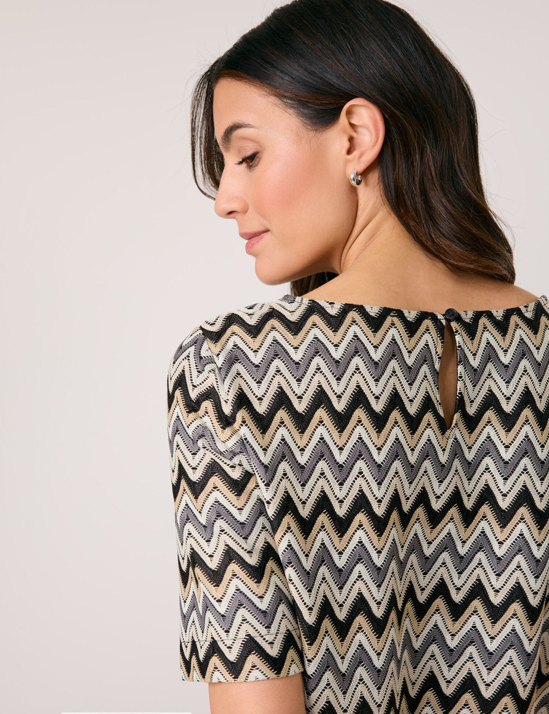 Gerry Weber_Crochet-Look Sheath Dress_580067-31244_9112_04