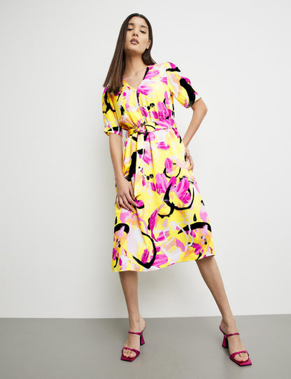 Lightweight Blouse Dress With A V-Neckline_580313-11024_4142_01