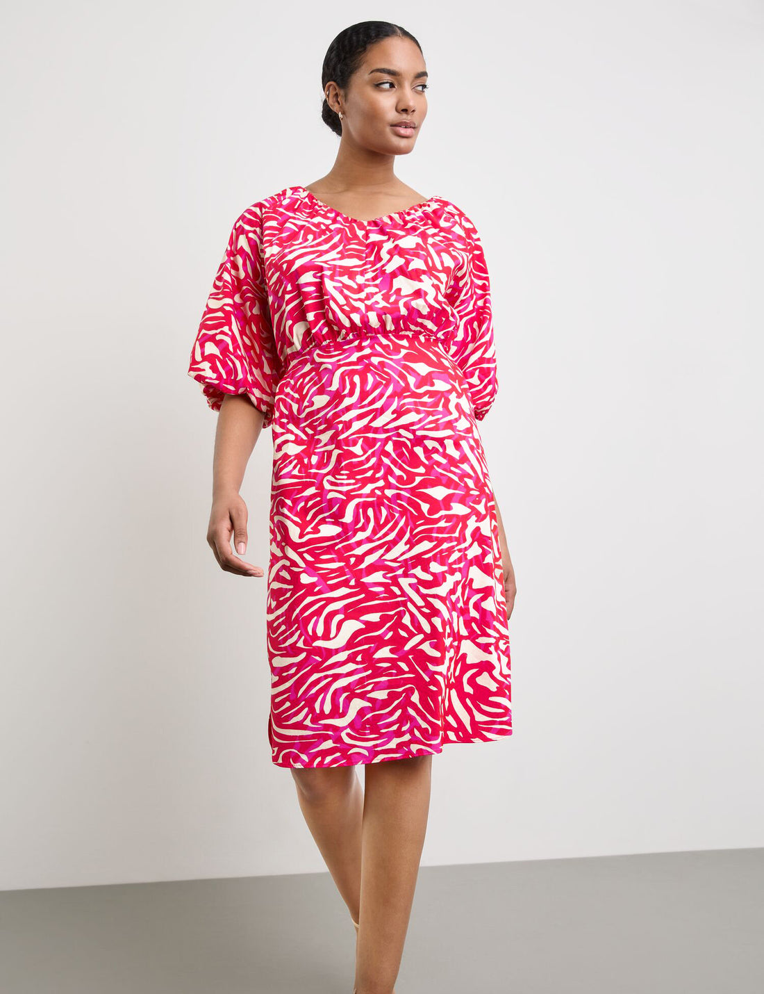 Party Dress With Voluminous Sleeves_580327-11104_6522_03