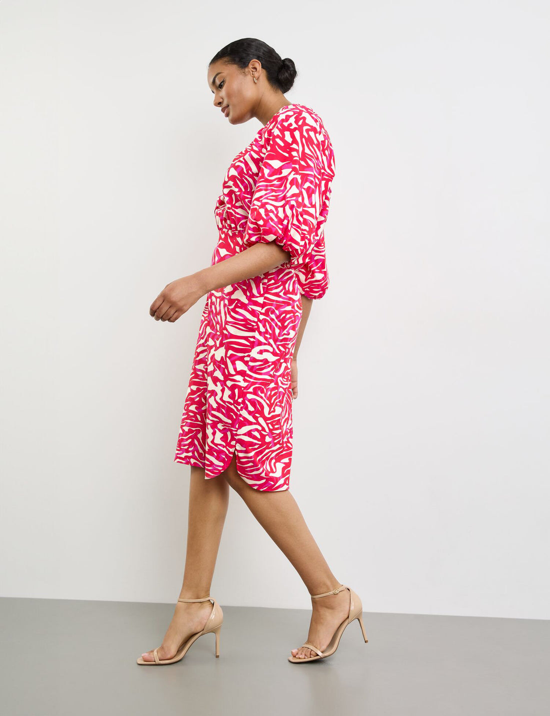 Party Dress With Voluminous Sleeves_580327-11104_6522_05