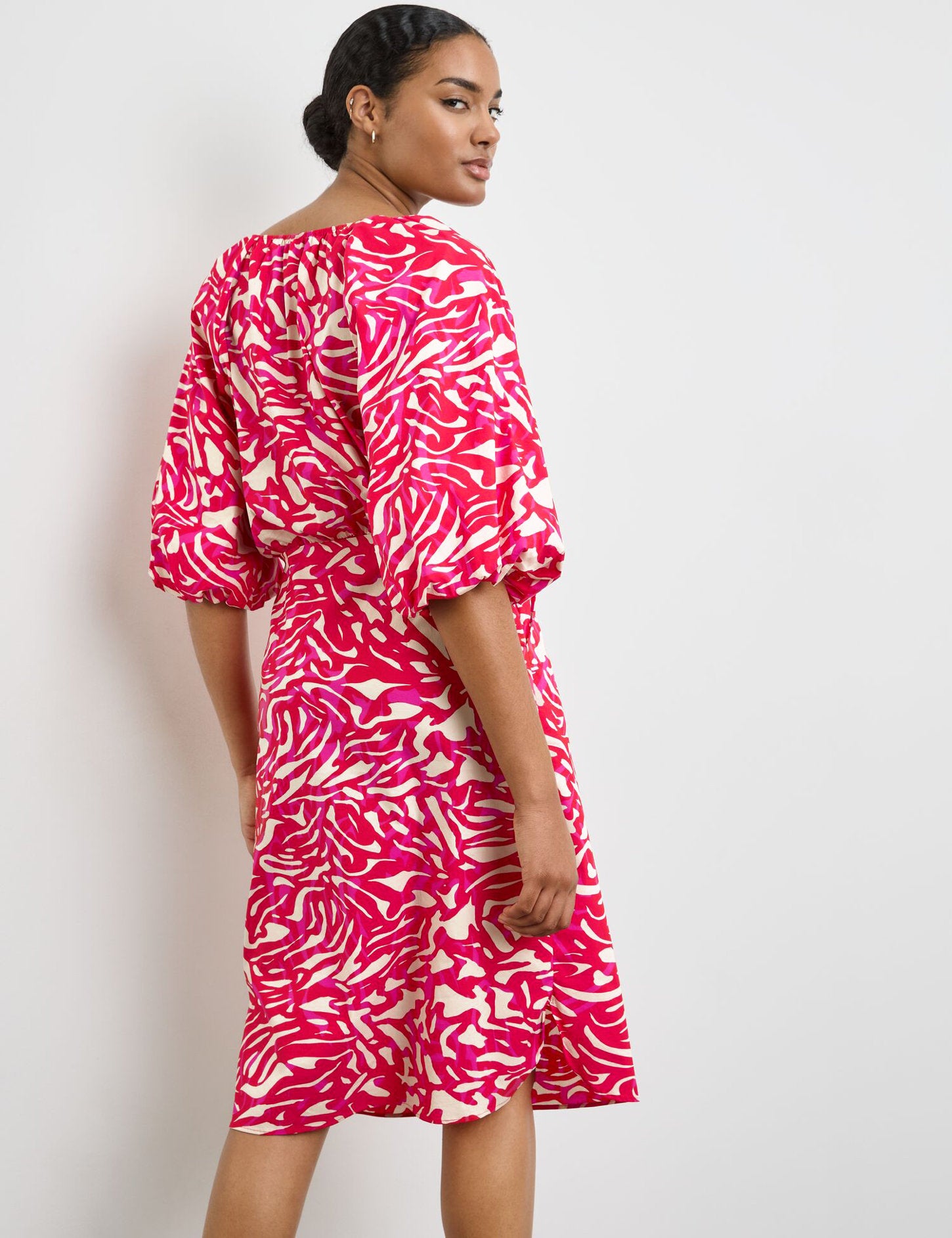 Party Dress With Voluminous Sleeves_580327-11104_6522_06