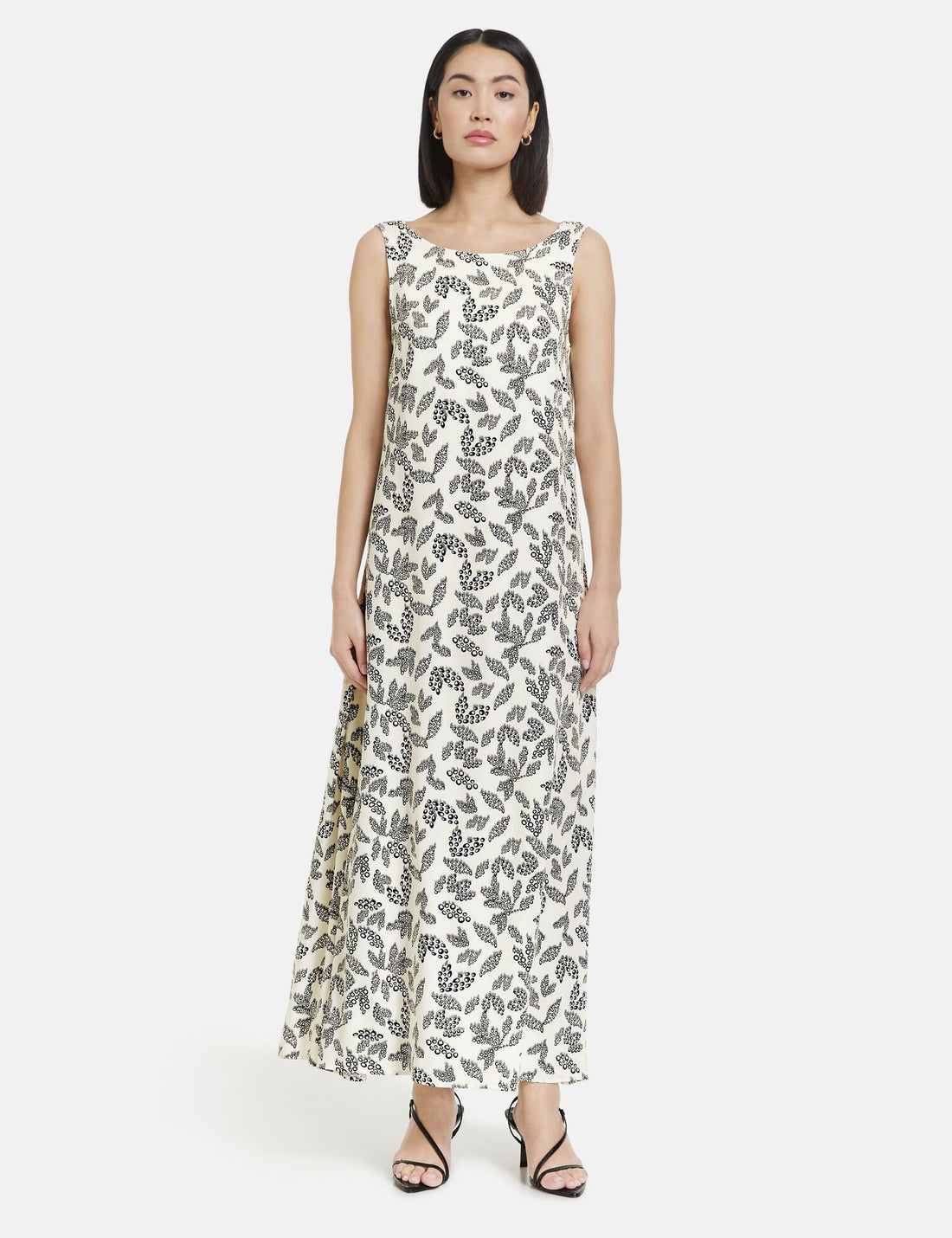 Sleeveless Maxi Dress With A Cut-Out At The Back_580330-11110_9452_01