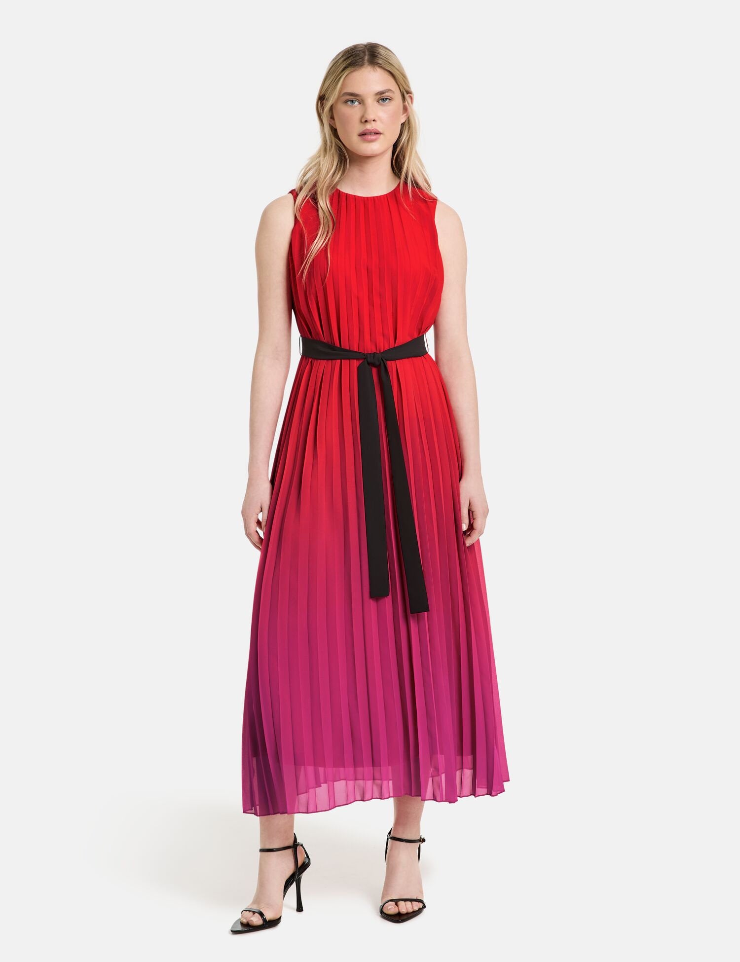 Sleeveless Pleated Dress With Colour Graduation_580336-11117_6522_01