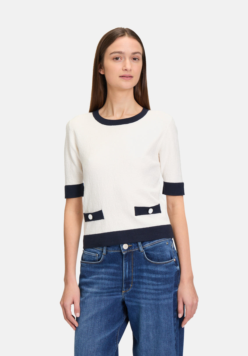 Betty Barclay_Cream/Dark Blue_Fine Knit Round Neck Sweater_5886-3077_1883_02