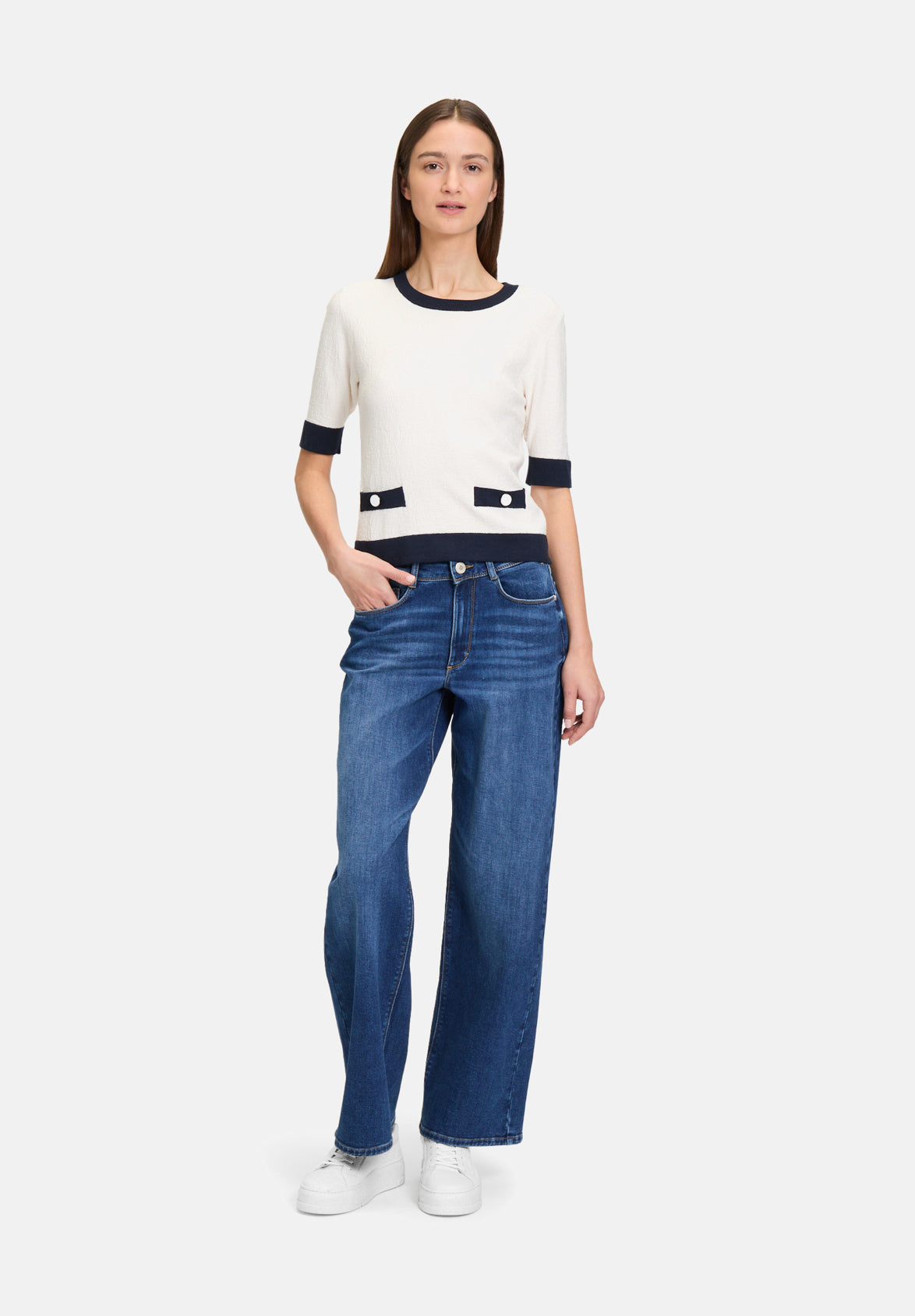 Betty Barclay_Cream/Dark Blue_Fine Knit Round Neck Sweater_5886-3077_1883_03