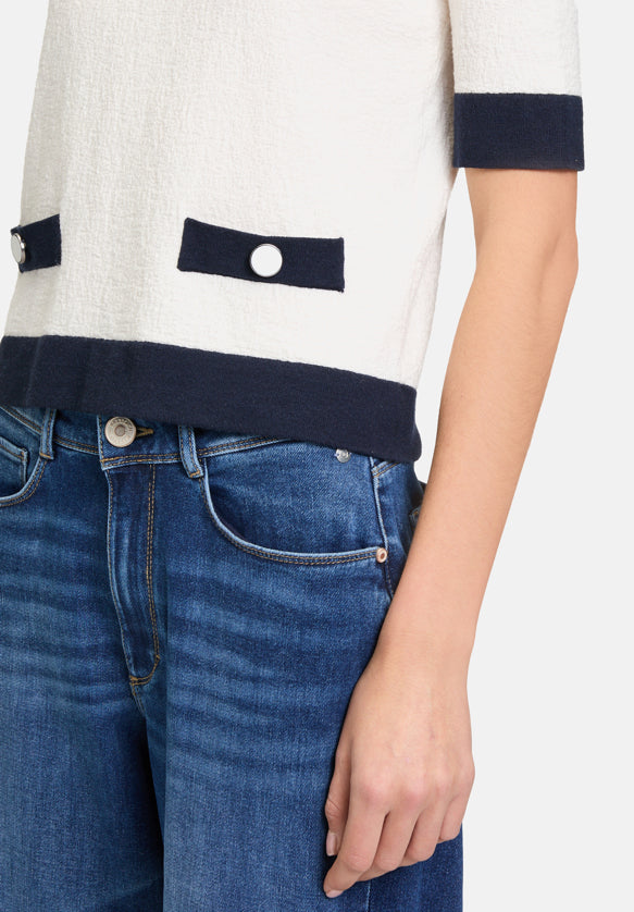 Betty Barclay_Cream/Dark Blue_Fine Knit Round Neck Sweater_5886-3077_1883_08