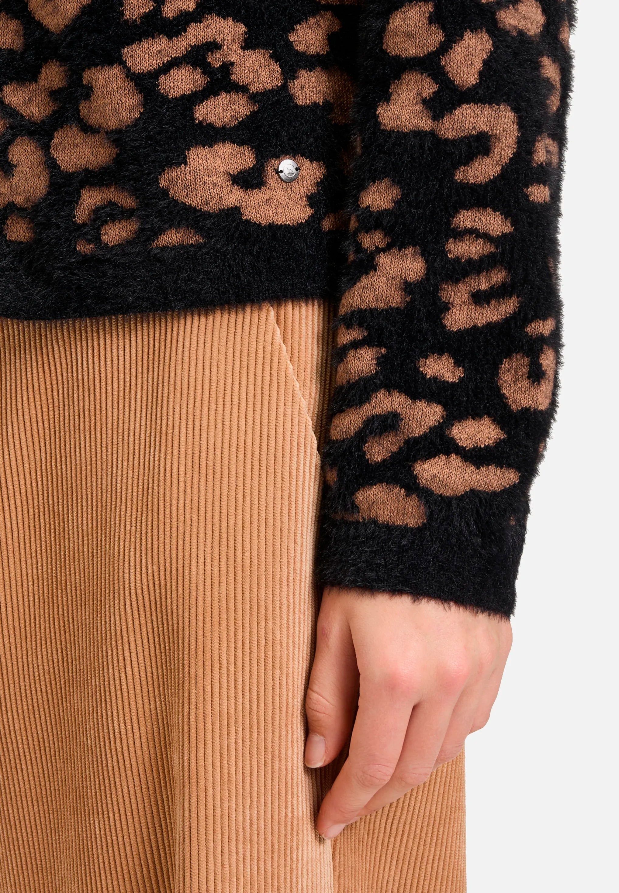 Betty Barclay_Black/Camel_Jacquard Knit Cardigan_5910-3124_9873_06