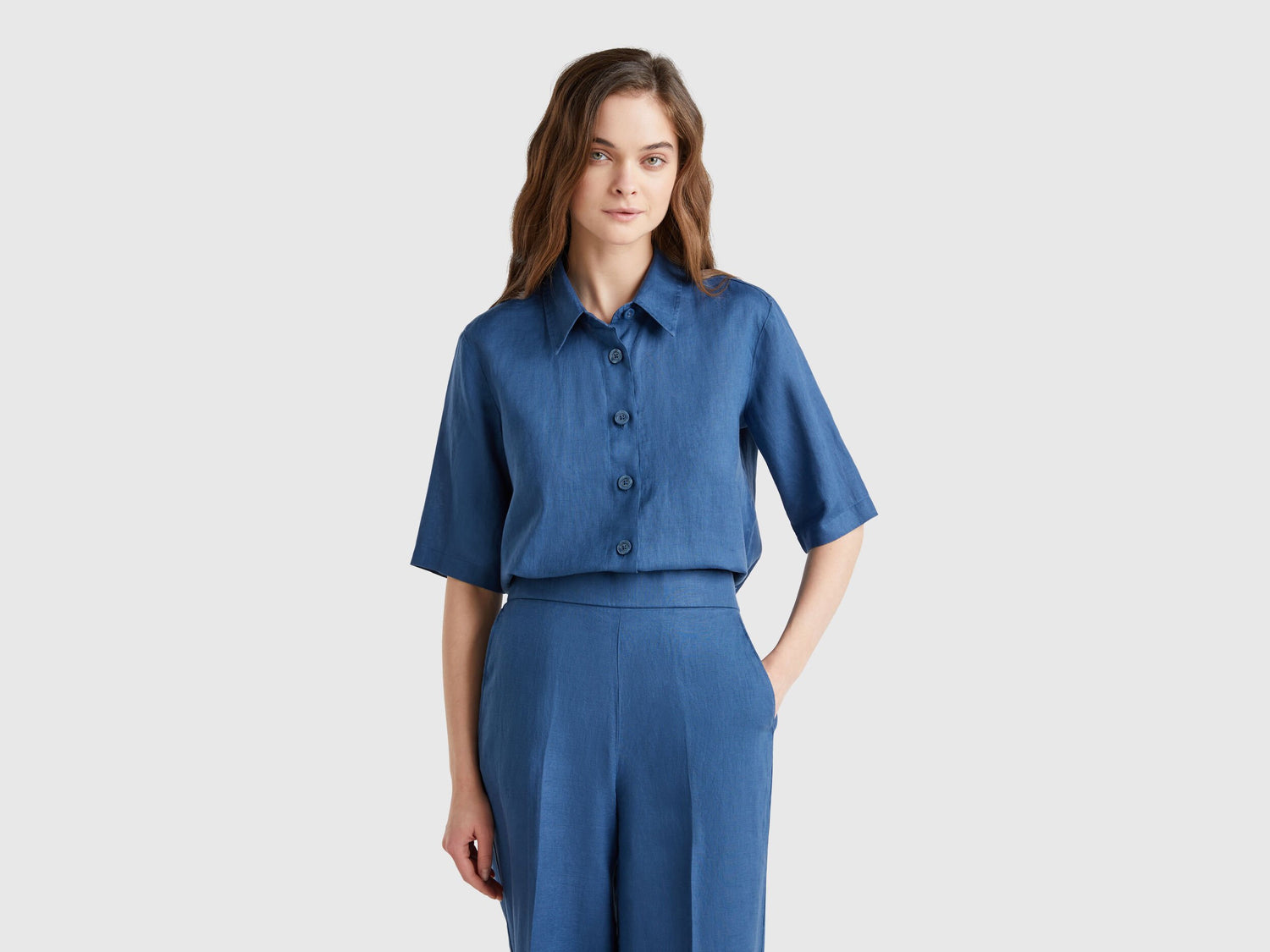 Benetton_Short Shirt in Pure Linen_5BML5QB75_217_02