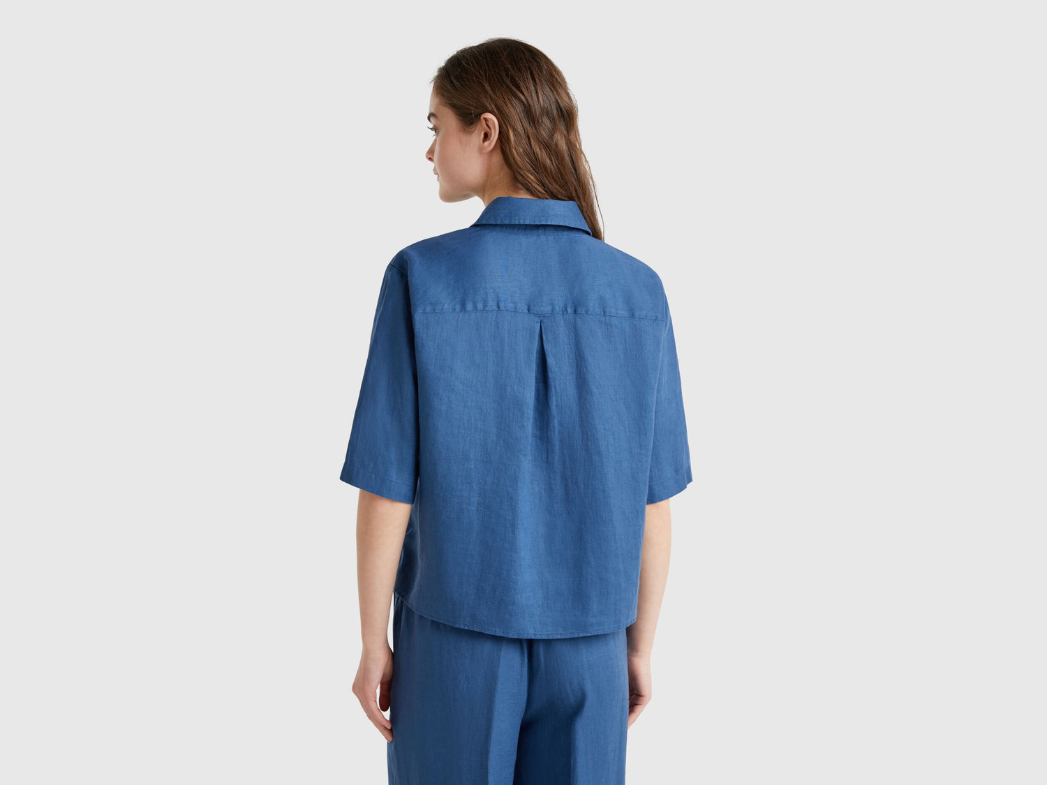 Benetton_Short Shirt in Pure Linen_5BML5QB75_217_03
