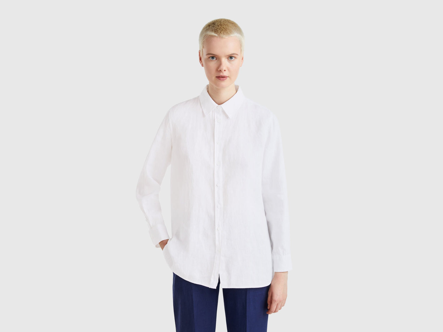 Benetton_Long Shirt in Pure Linen_5BMLDQ02U_101_01