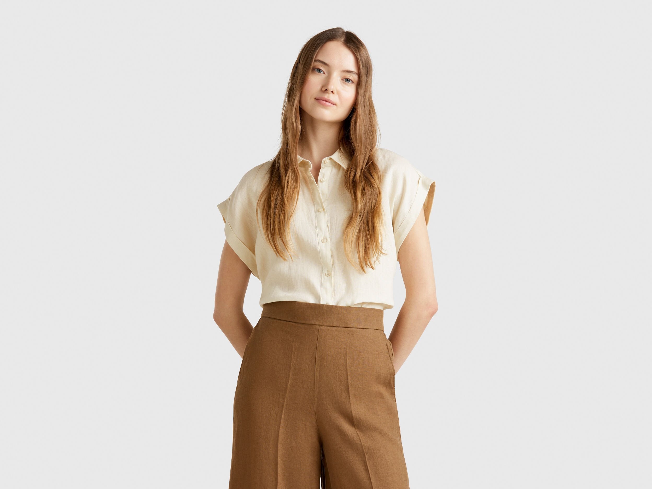 Benetton_Regular Fit Shirt in Pure Linen_5BMLDQ06V_152_02