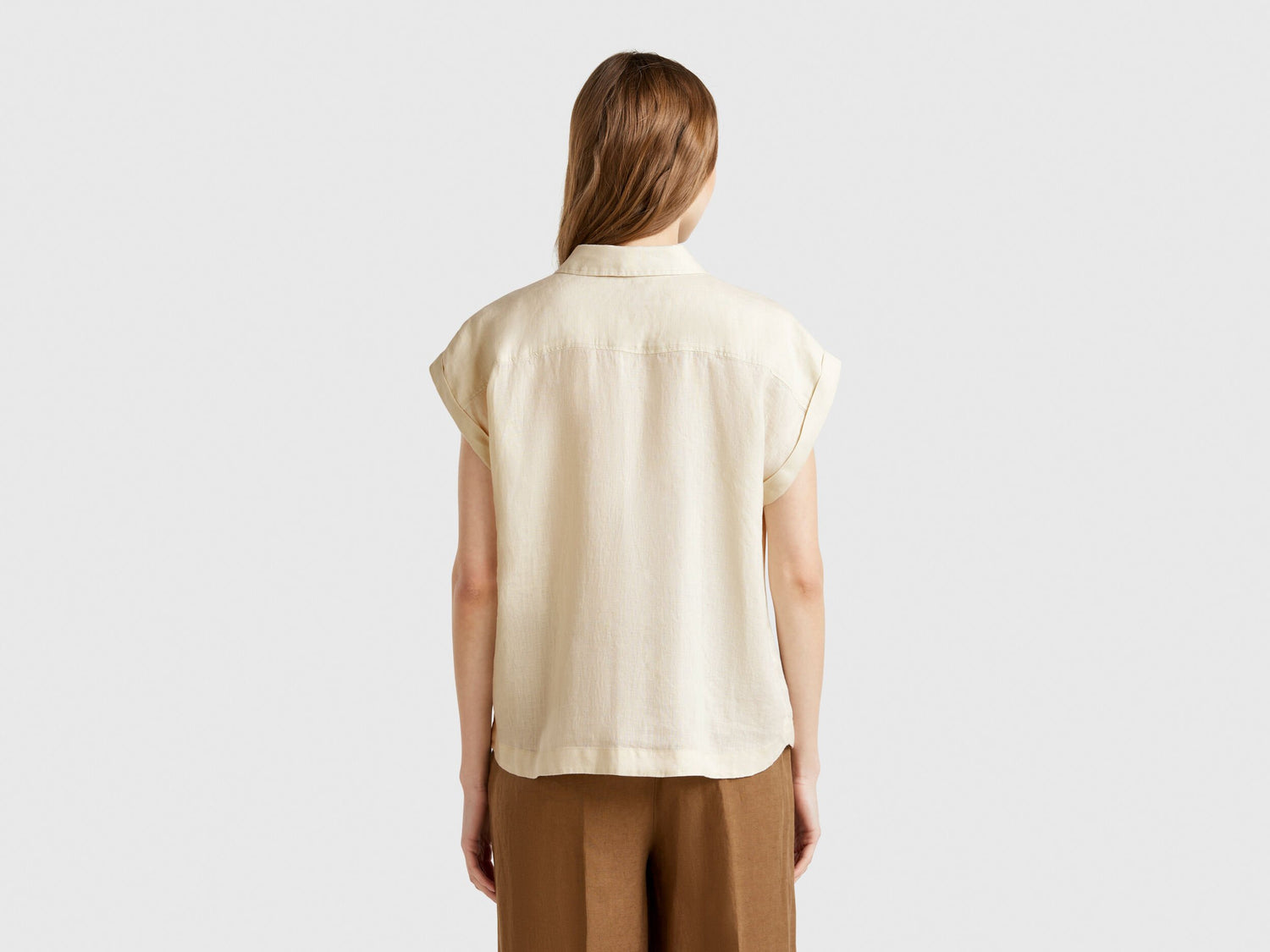 Benetton_Regular Fit Shirt in Pure Linen_5BMLDQ06V_152_03