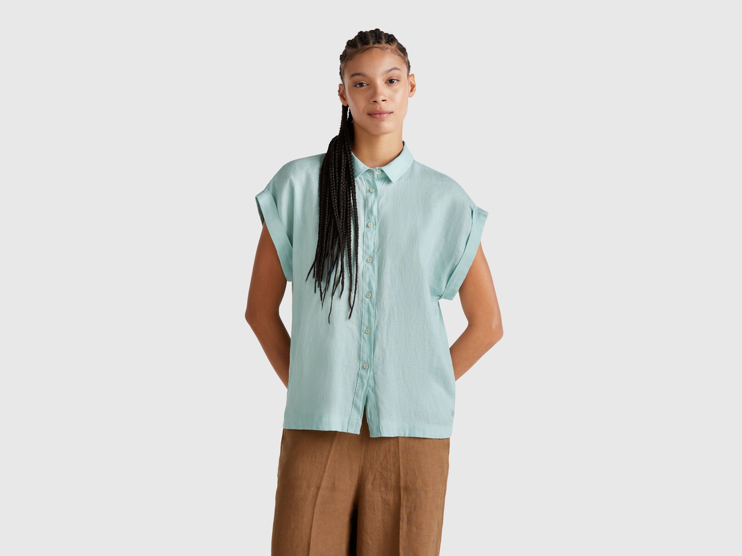 Benetton_Regular Fit Shirt in Pure Linen_5BMLDQ06V_17H_01