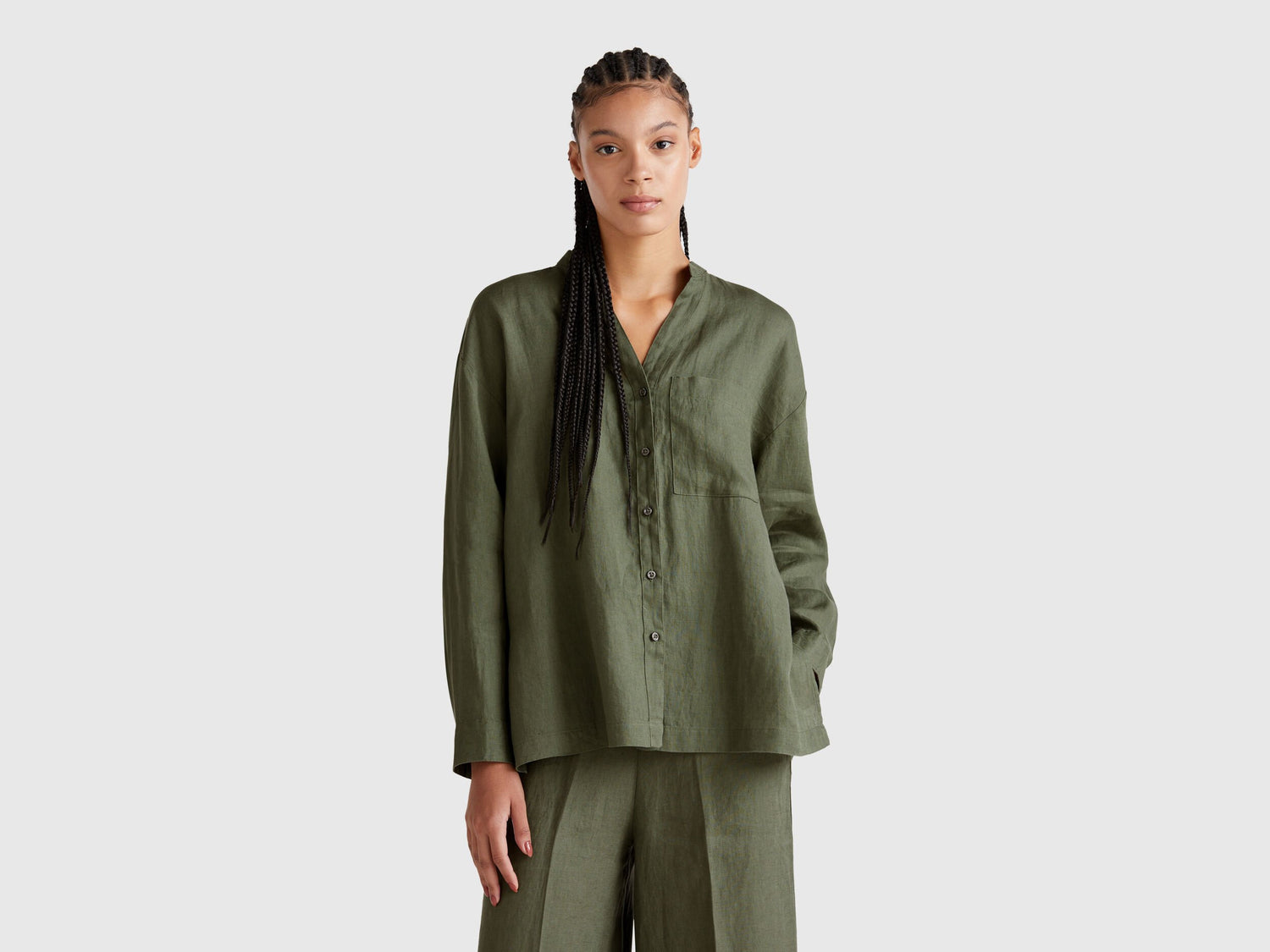 Benetton_Oversized Shirt in Pure Linen_5BMLDQ0BA_20W_01