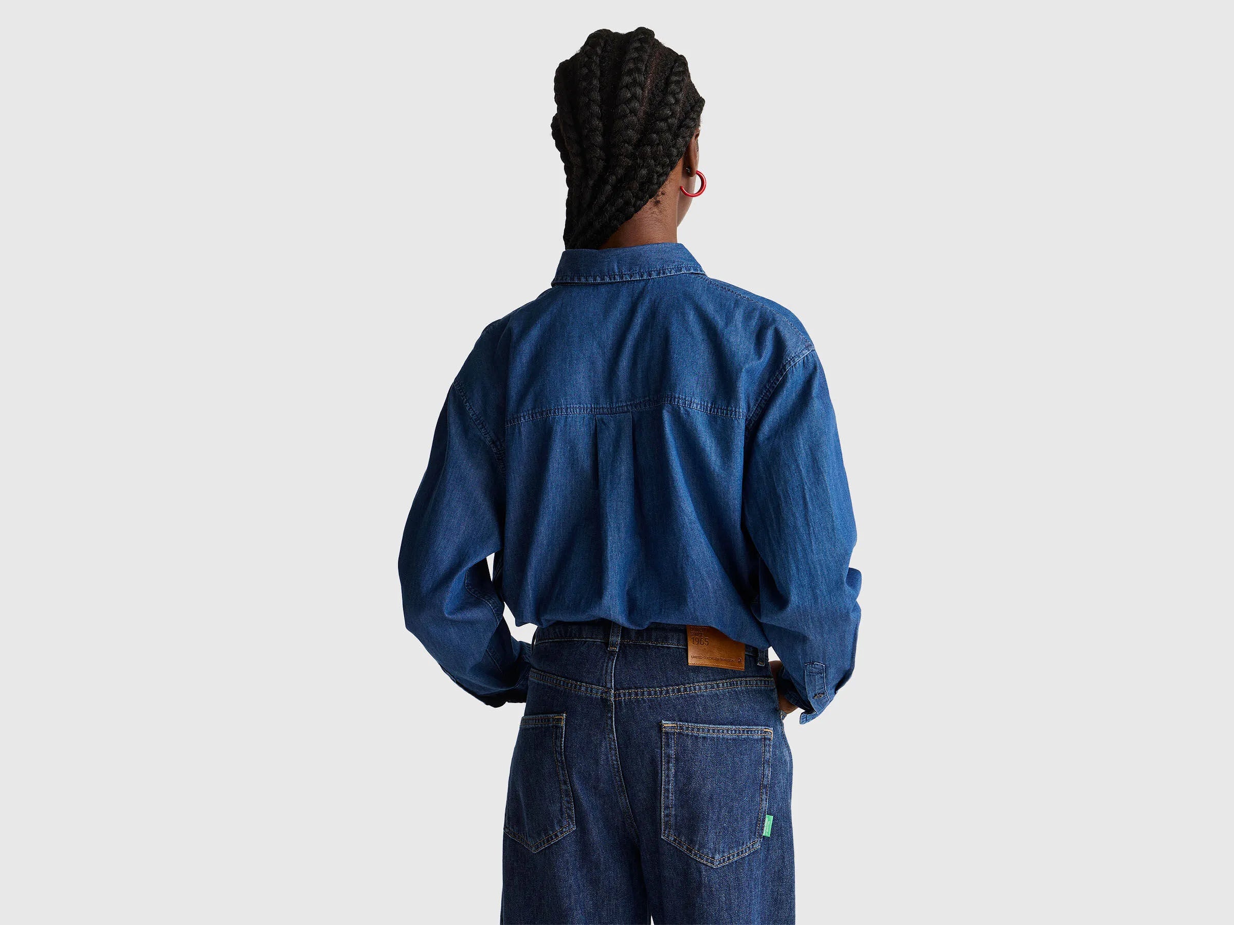 Benetton_Blue_Cropped Chambray Shirt_5DHJDQ0CJ_901_02