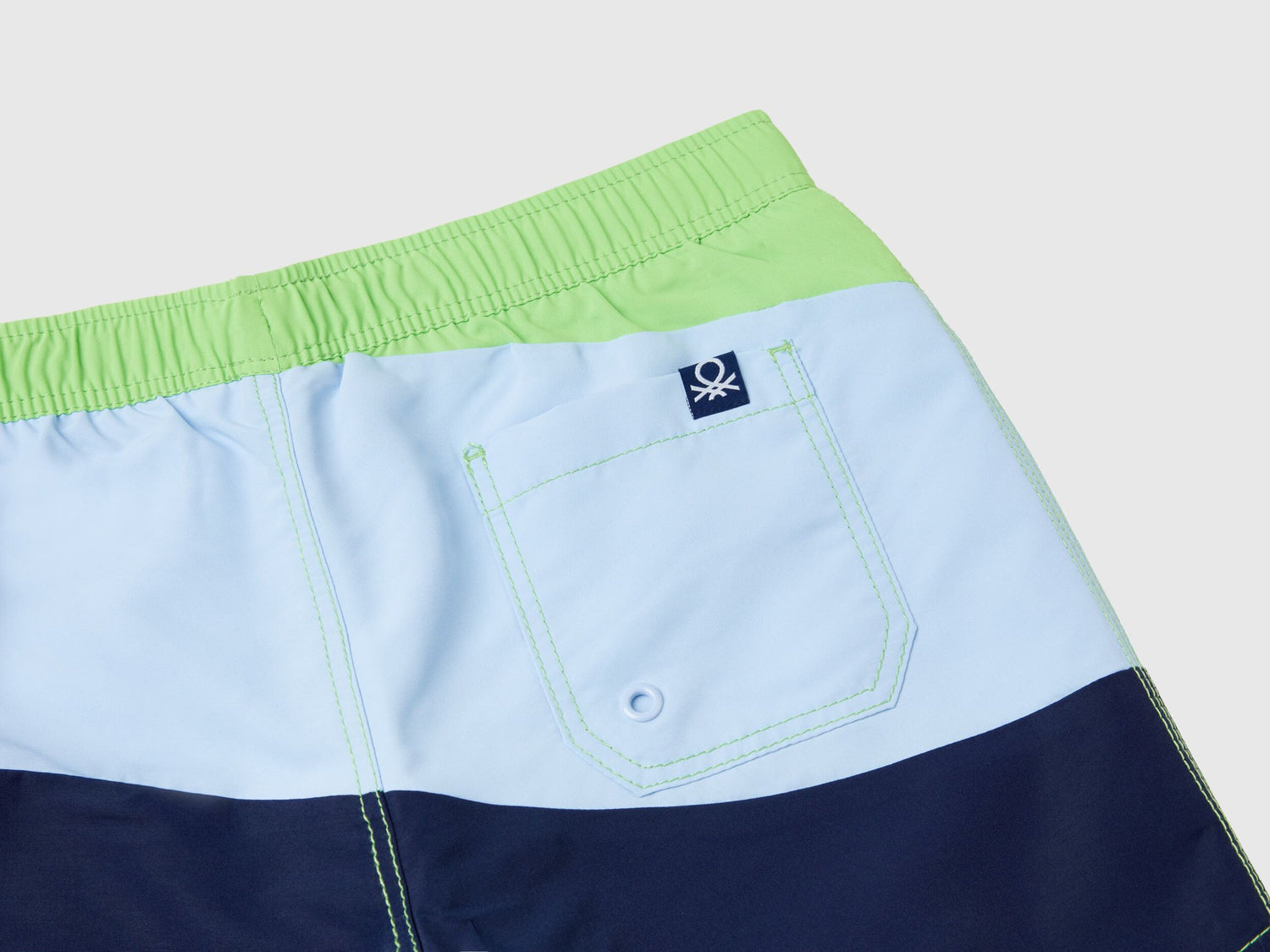 Swim Trunks With Wave Motif_5Jd00X00M_2K3_02