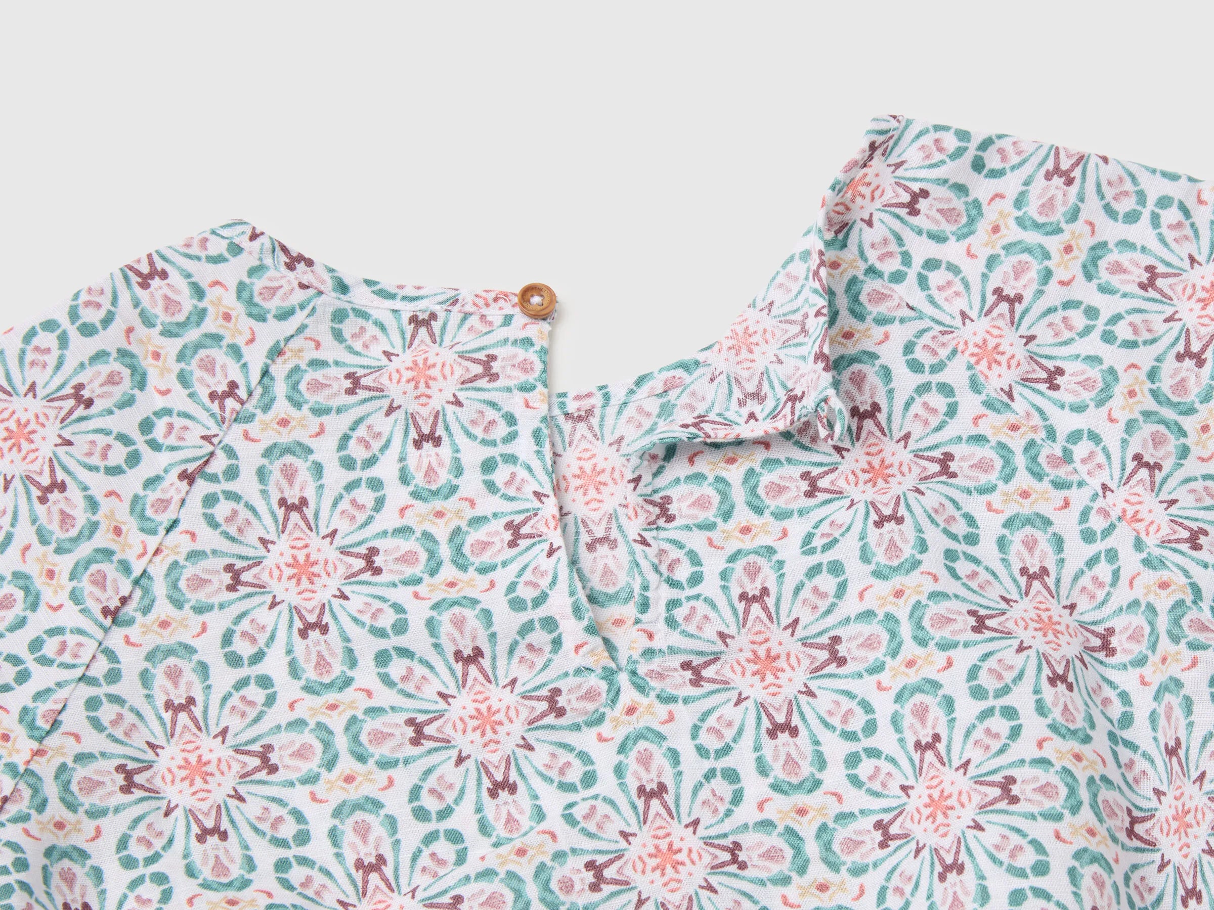 Benetton Aqua Girls Floral Blouse in Linen Blend SKU: 5NVDCQ04S_68D Image 03