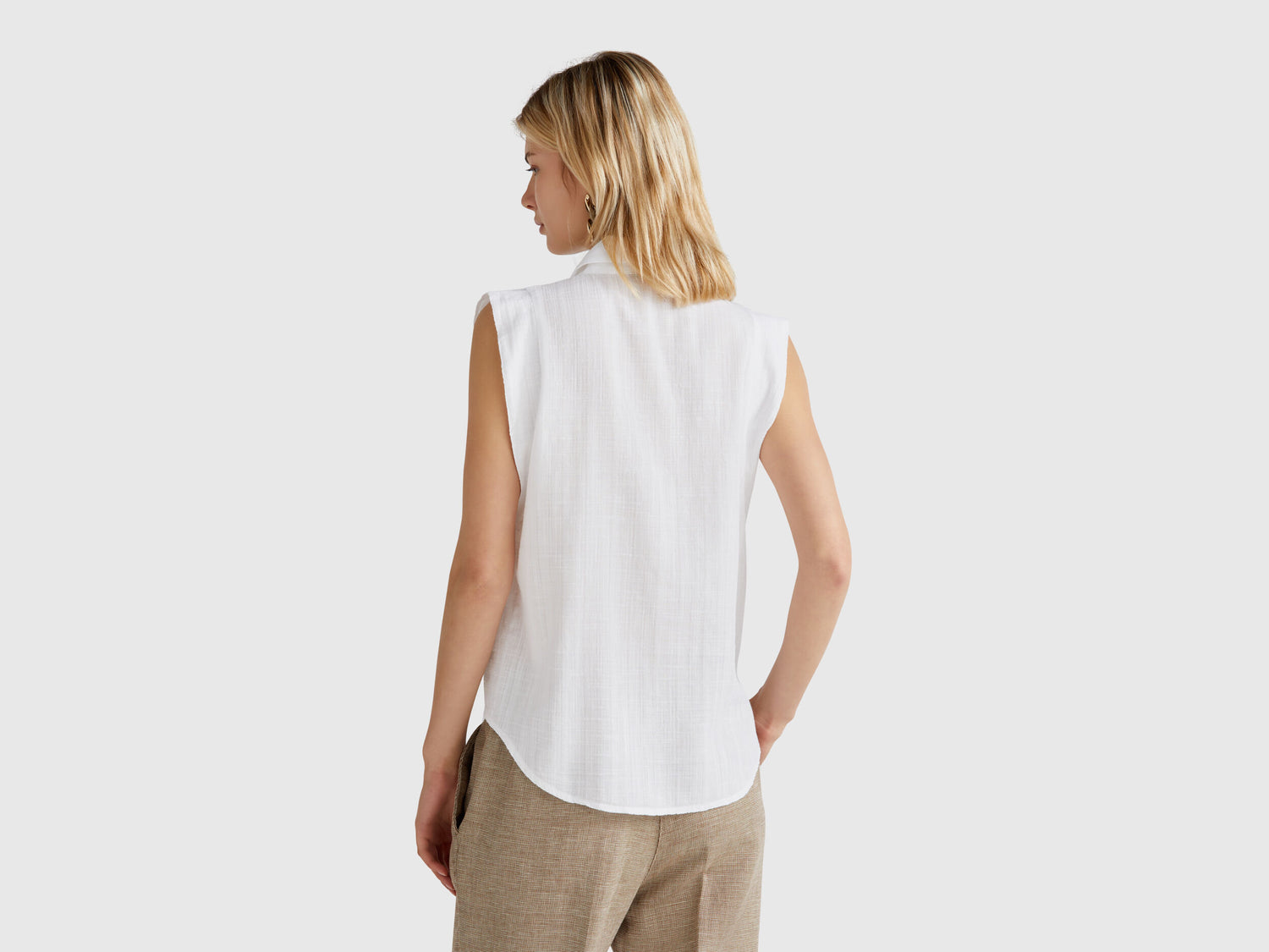 Benetton_Sleeveless Shirt with Knot_5ONVDQ0C1_101_02