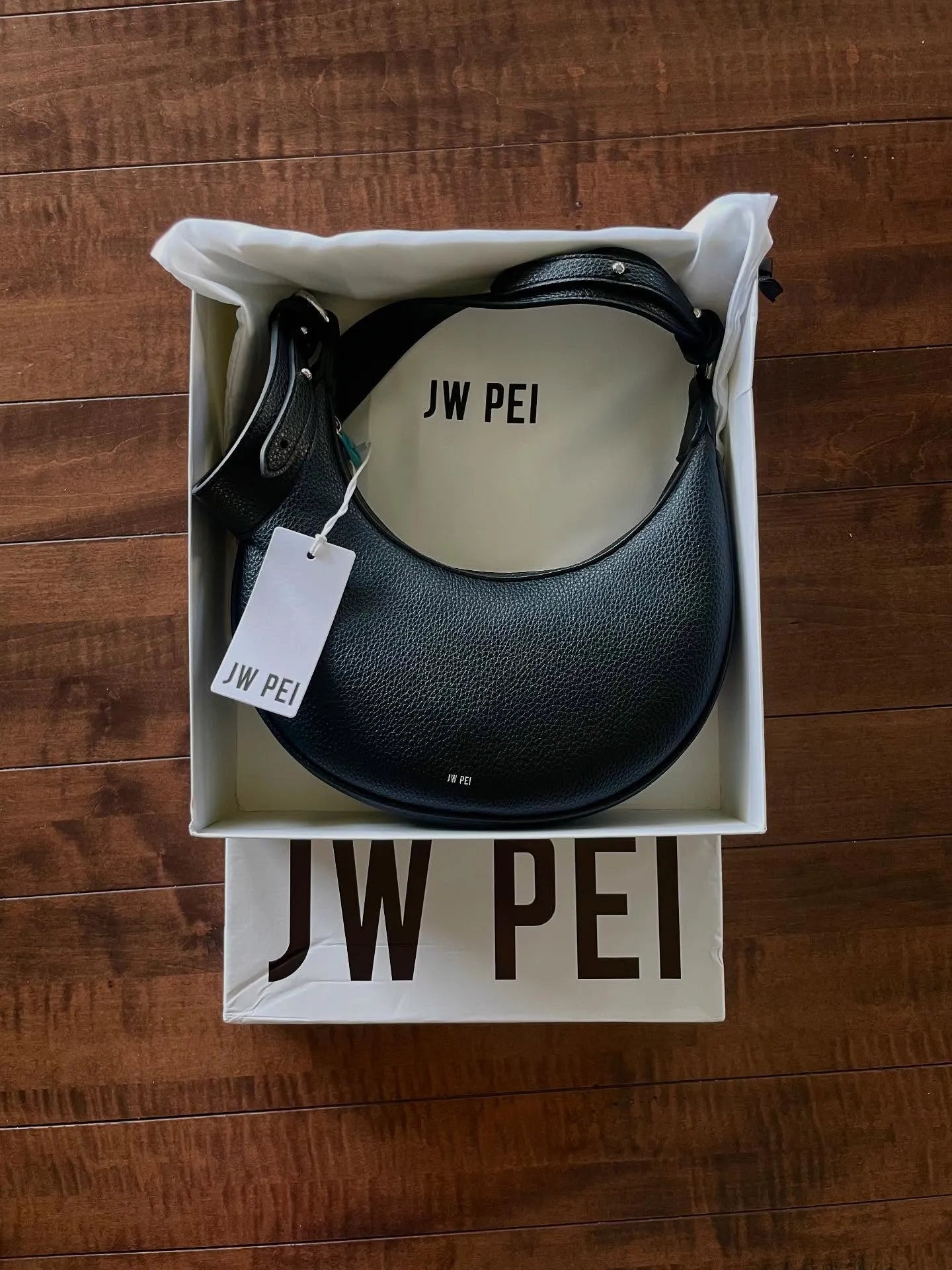 JW PEI_Black_Carly Medium Shoulder Bags_5S04-11_Black_01