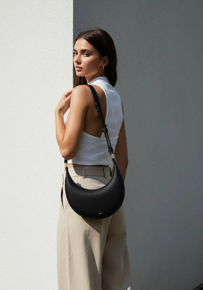 JW PEI_Black_Carly Medium Shoulder Bags_5S04-11_Black_010