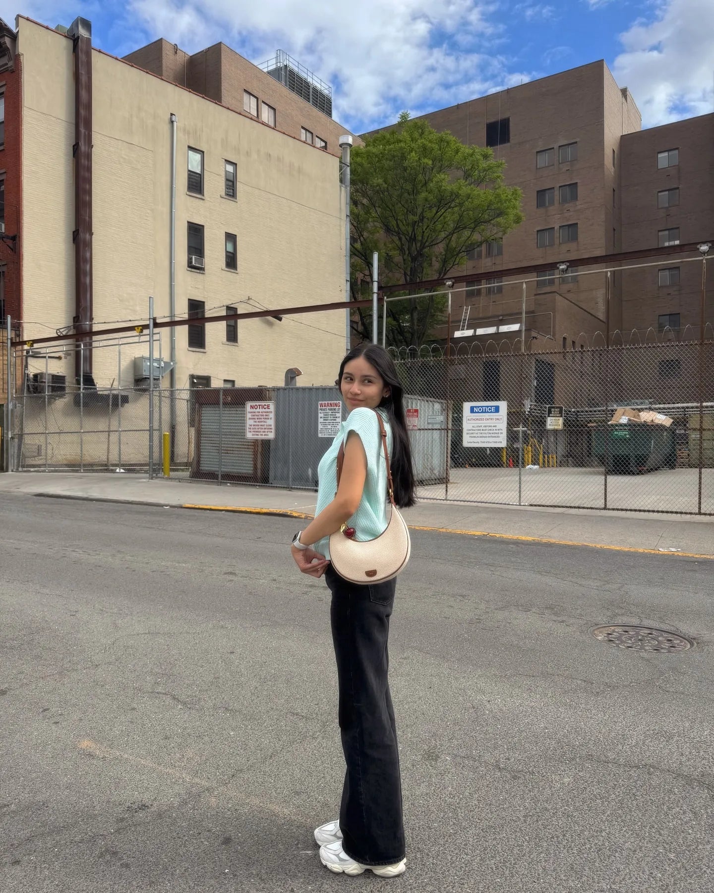 JW PEI_Brown Canvas_Carly Medium Shoulder Bags_5S04-32_Brown Canvas_04