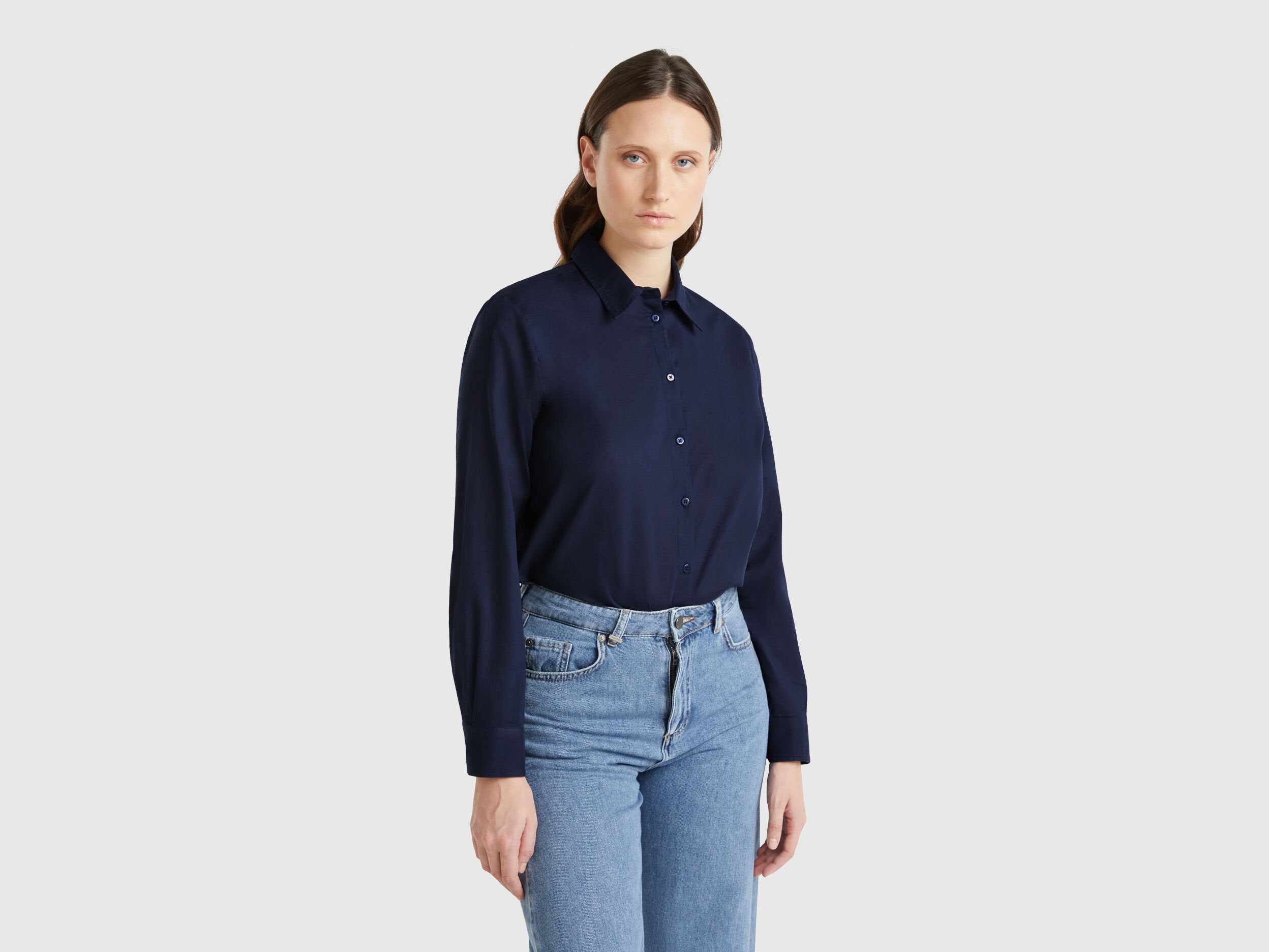 Beneton_Regular Fit Shirt in Light Cotton_5WPQDQ0AX_016_02