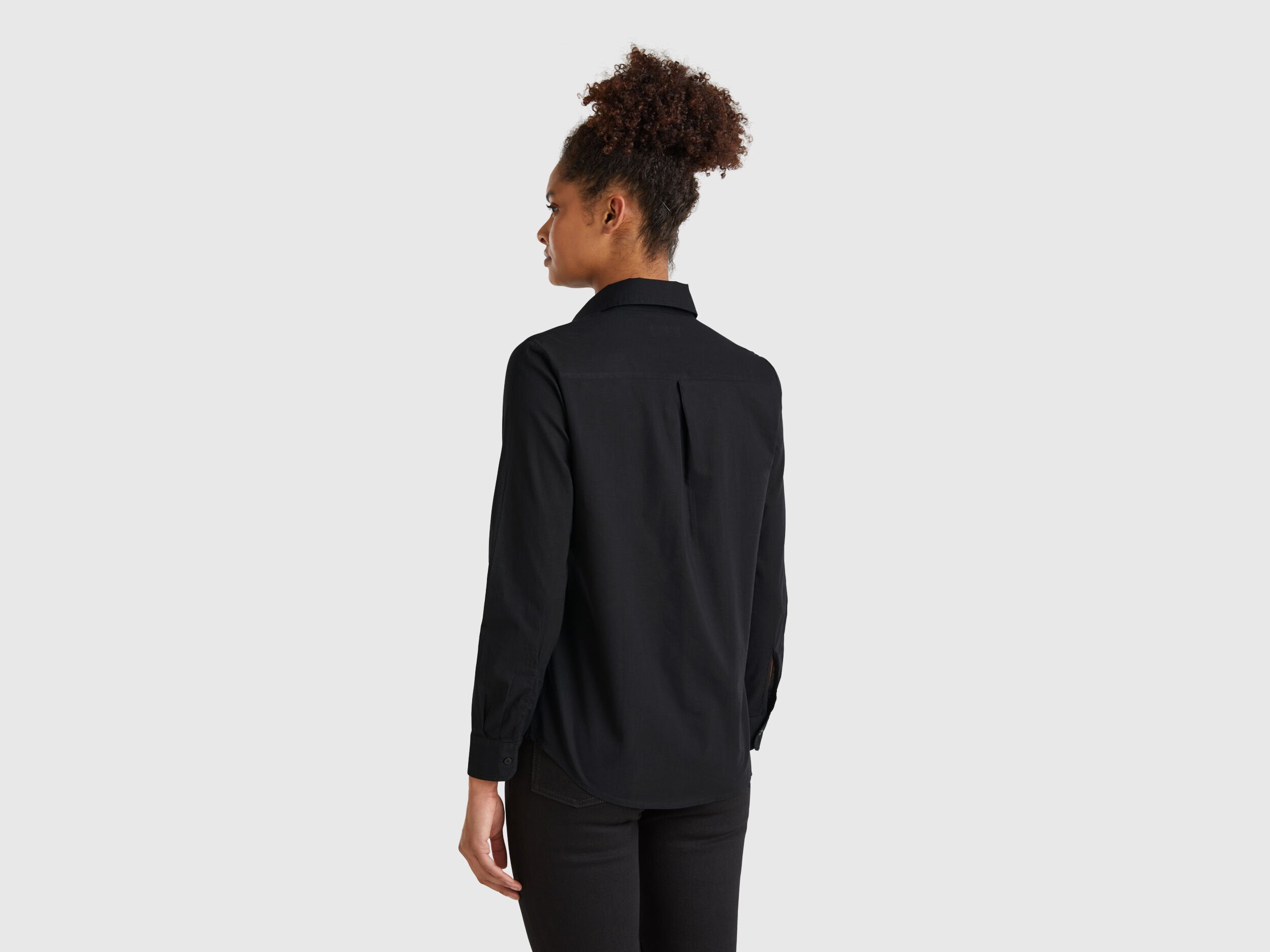 Beneton_Regular Fit Shirt in Light Cotton_5WPQDQ0AX_100_03
