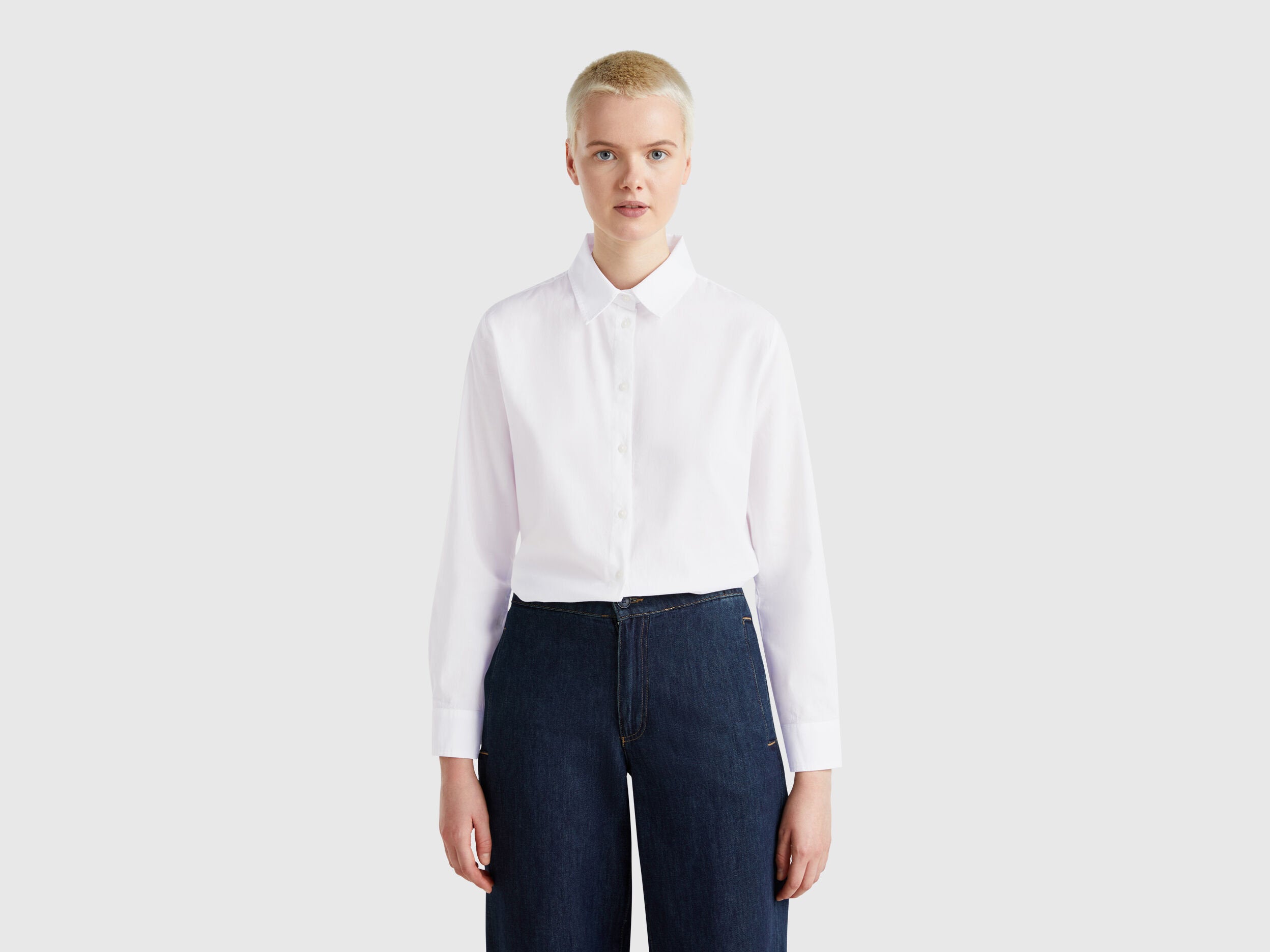 Beneton_Regular Fit Shirt in Light Cotton_5WPQDQ0AX_101_02